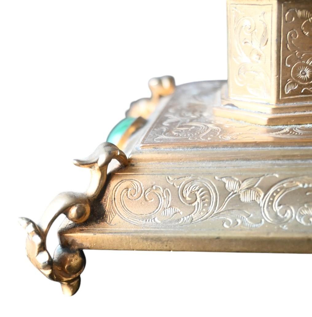 Antiguo tintero de bronce dorado del siglo XIX con malaquita en Bueno estado para la venta en Bilzen, BE
