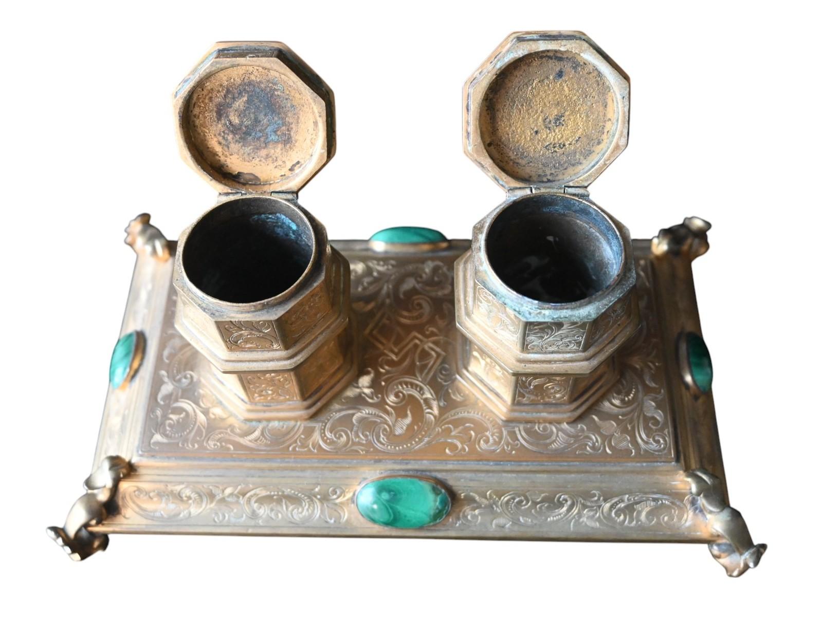 Antiguo tintero de bronce dorado del siglo XIX con malaquita Bronce en venta