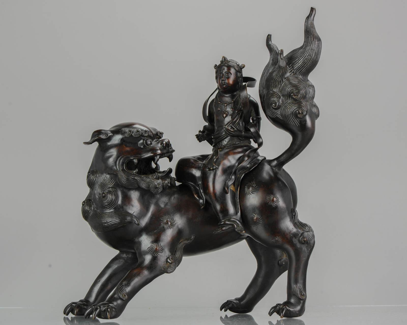 Nicely made piece of art. Very well made. An incense burner that does let the incense smoke come out of the mouth of the Lion.

Both the lid and the dog have a mark.

Pictures in natural light have been added. They were made with a telephone so