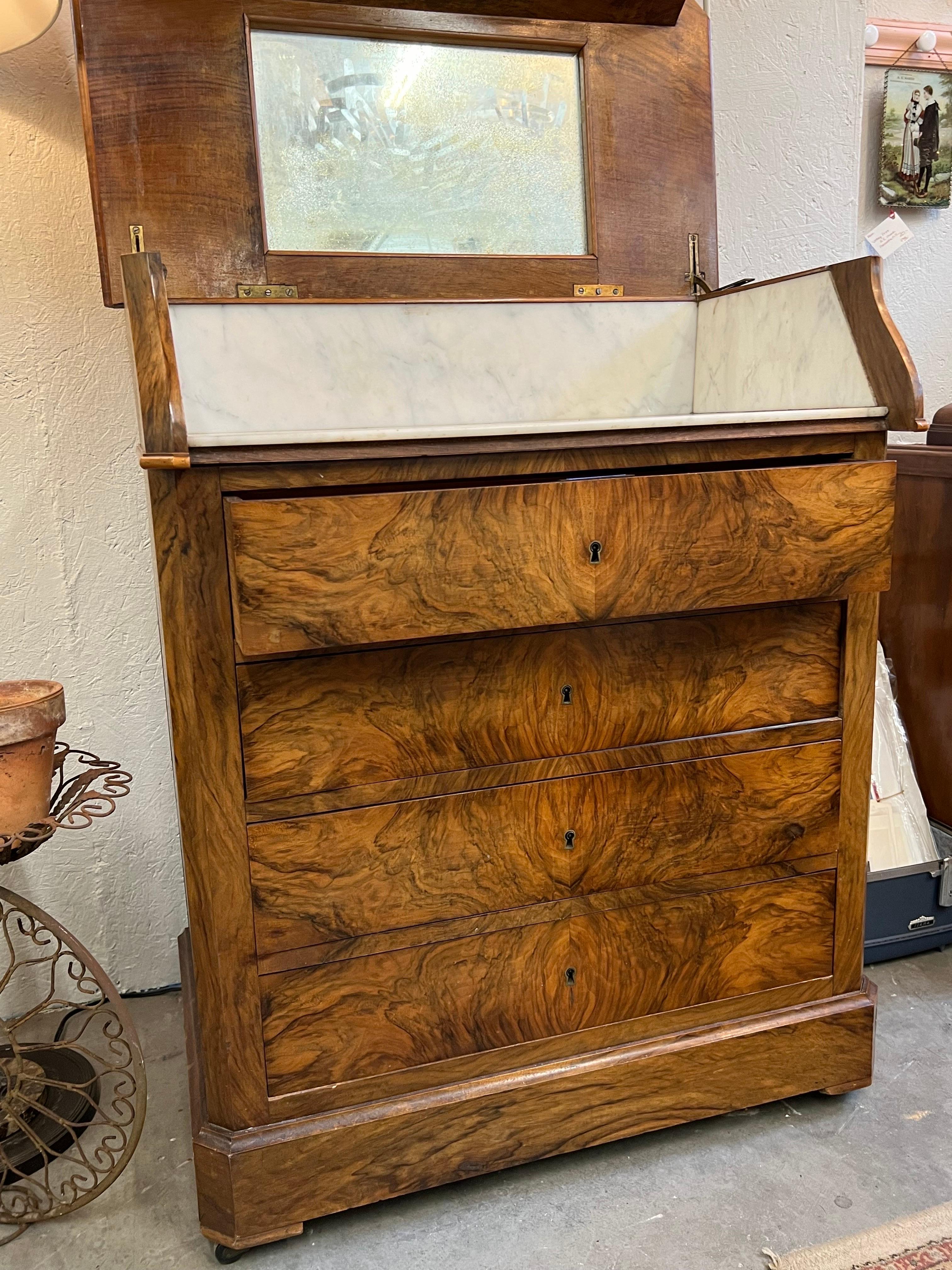 Antique 19th Century Burlwood Dresser with Four Drawers and Bar Top In Good Condition For Sale In Seattle, WA