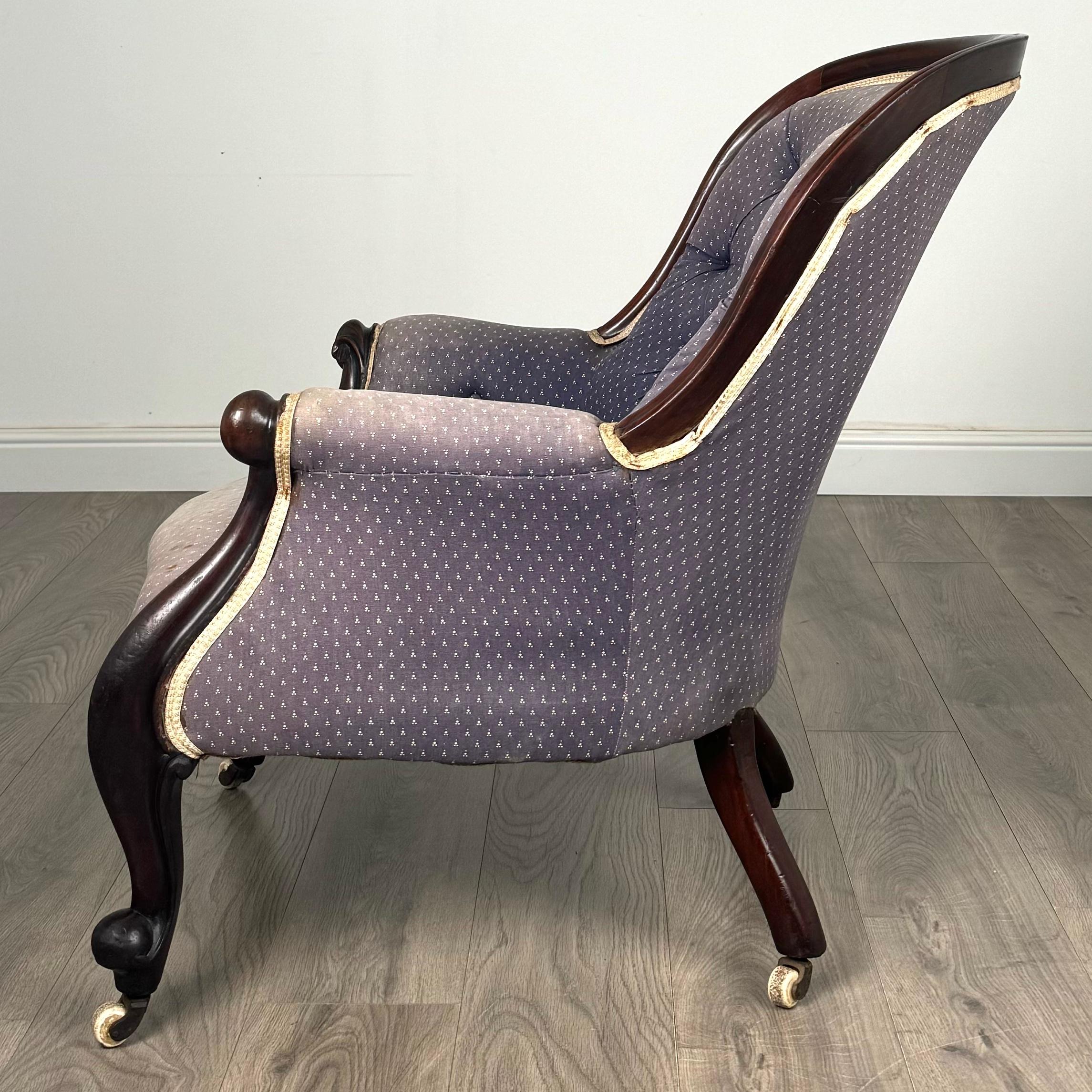Victorien Fauteuil ancien du 19ème siècle à dossier boutonné en acajou ( REF AF-3388 ) en vente