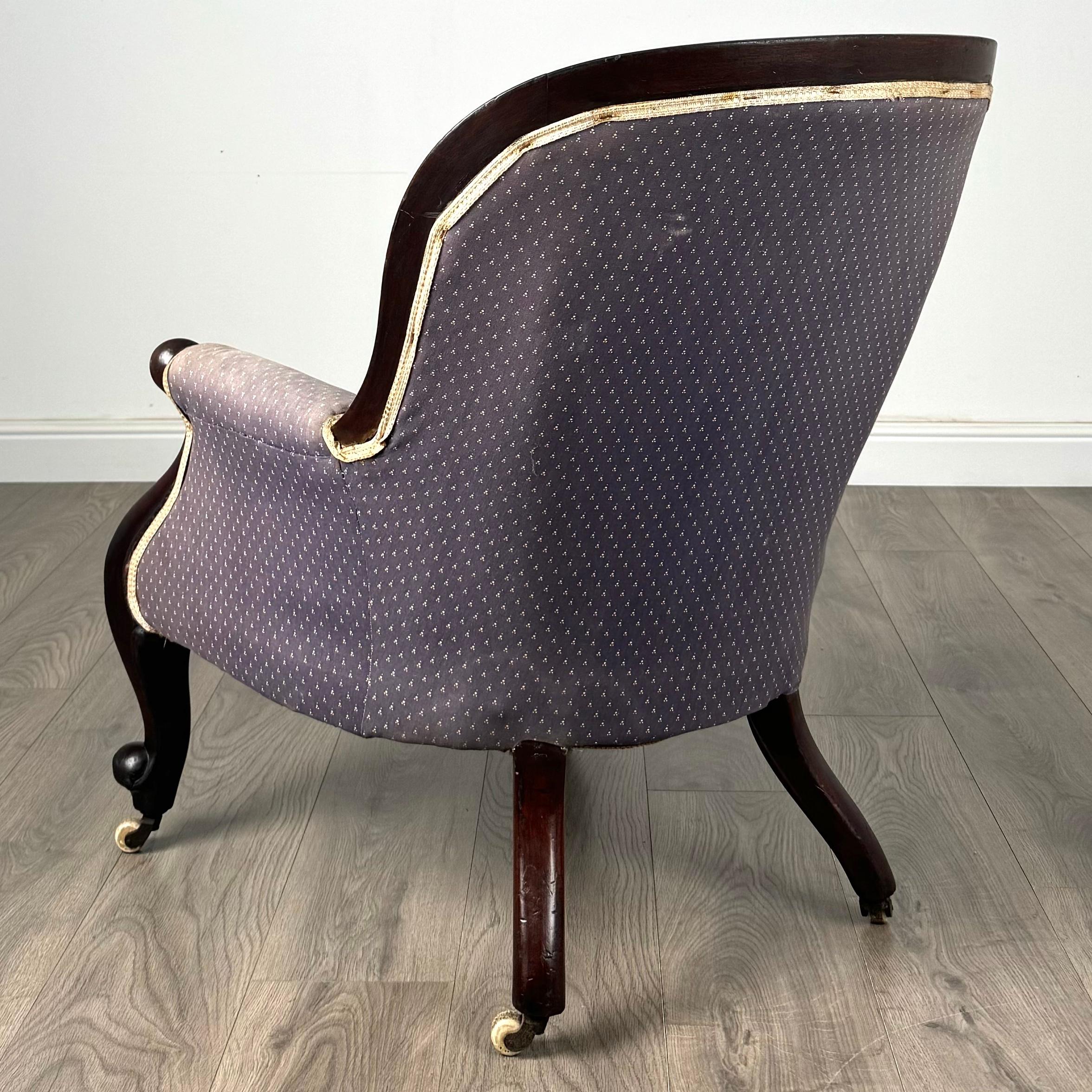 Anglais Fauteuil ancien du 19ème siècle à dossier boutonné en acajou ( REF AF-3388 ) en vente