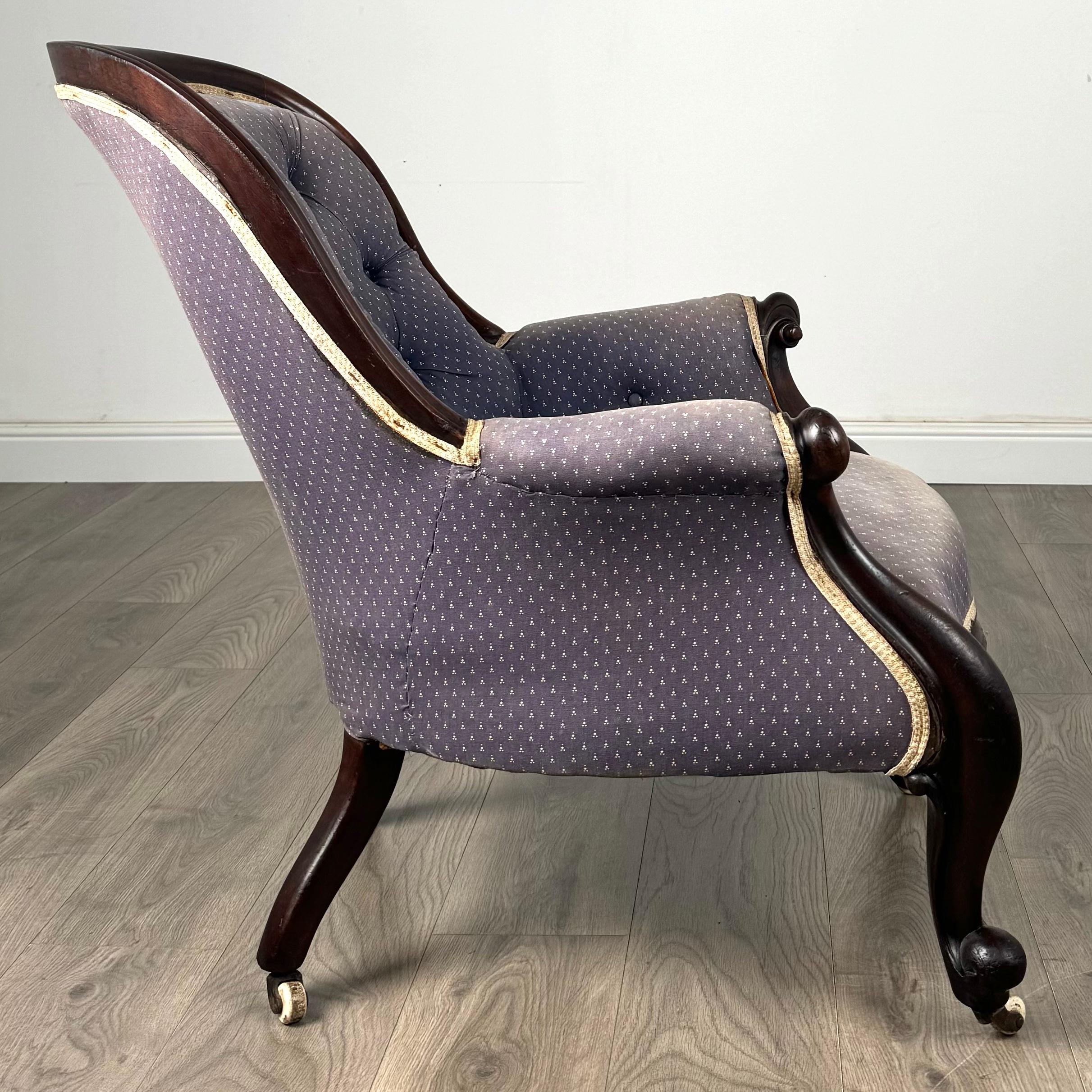 Acajou Fauteuil ancien du 19ème siècle à dossier boutonné en acajou ( REF AF-3388 ) en vente