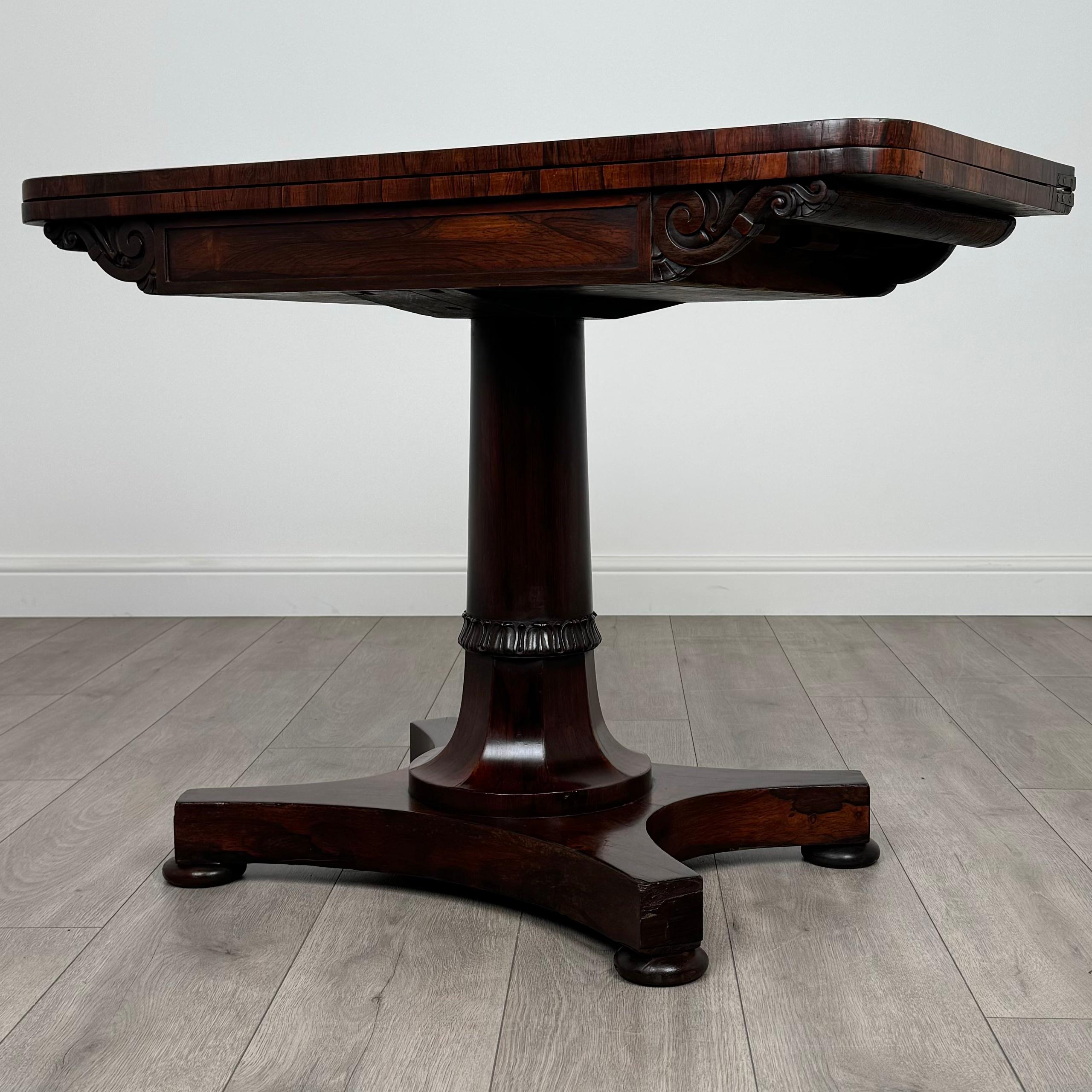 Britannique Table à cartes ancienne du 19ème siècle de bonne qualité en bois de rose ( REF AF-3677 ) en vente