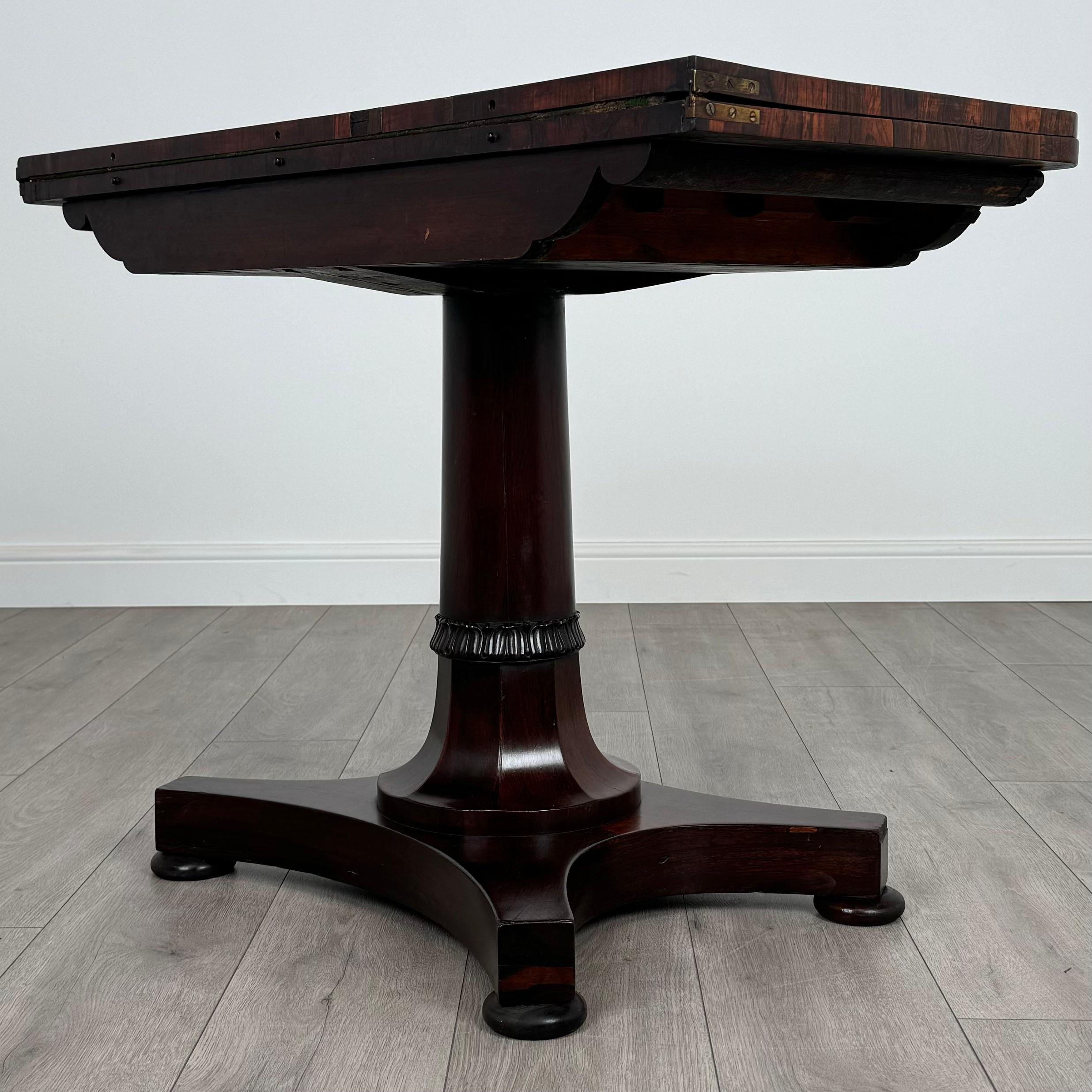 Table à cartes ancienne du 19ème siècle de bonne qualité en bois de rose ( REF AF-3677 ) en vente 1