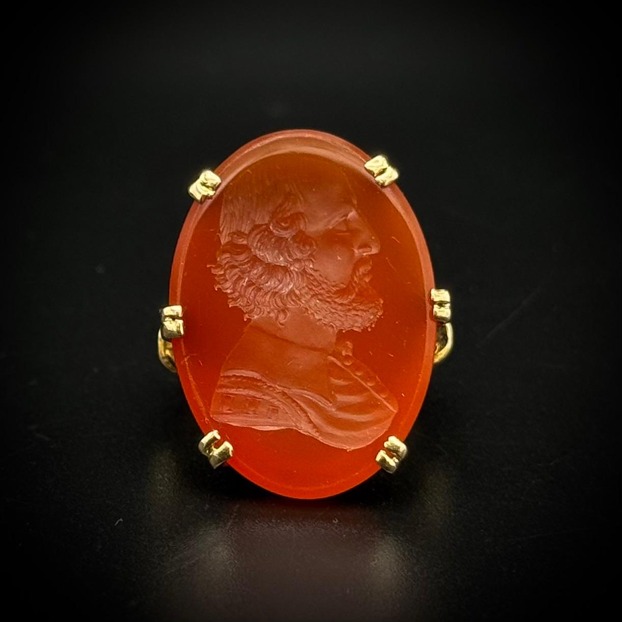 Antique 19th Century Carnelian Bearded Man Intaglio Ring Yellow Gold Portuguese In Good Condition For Sale In Lisbon, PT