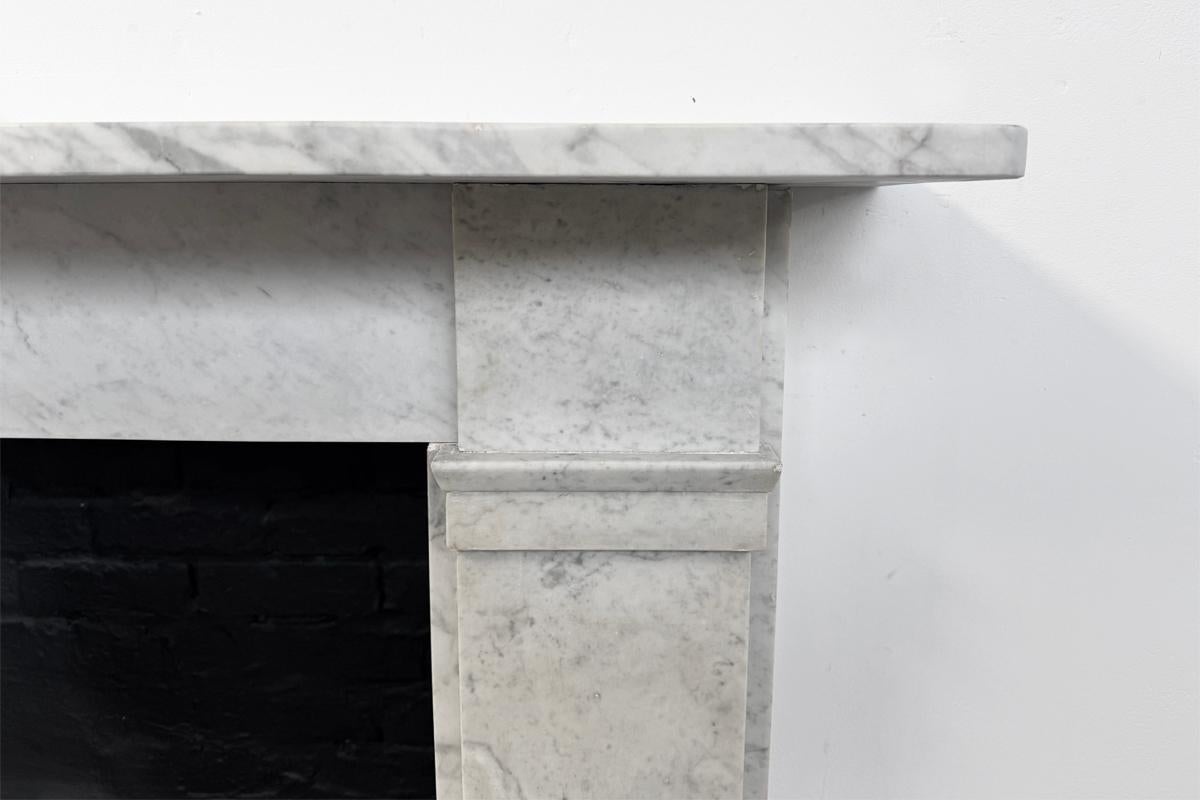 19th Century Antique 19th-century Carrara marble fireplace surround For Sale