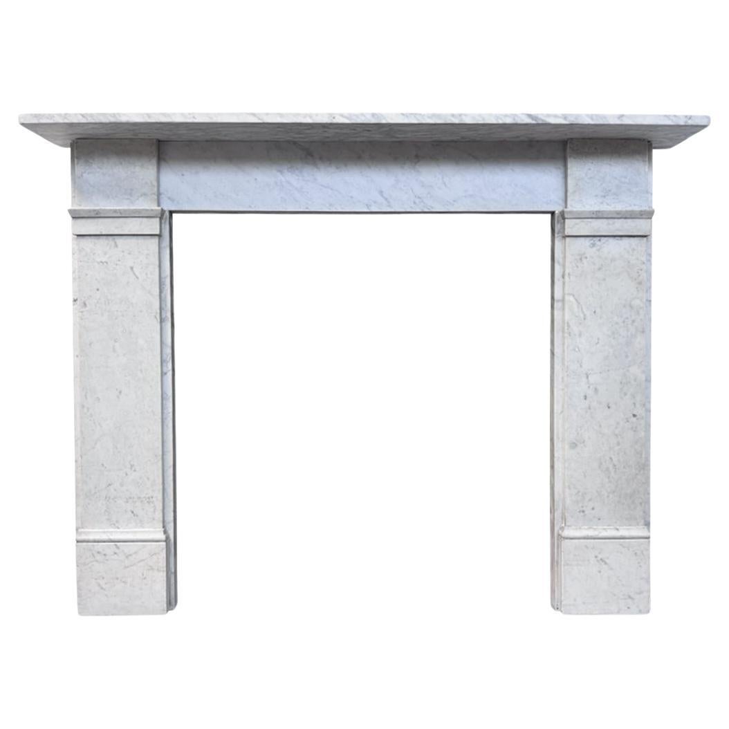 Antique 19th-century Carrara marble fireplace surround For Sale