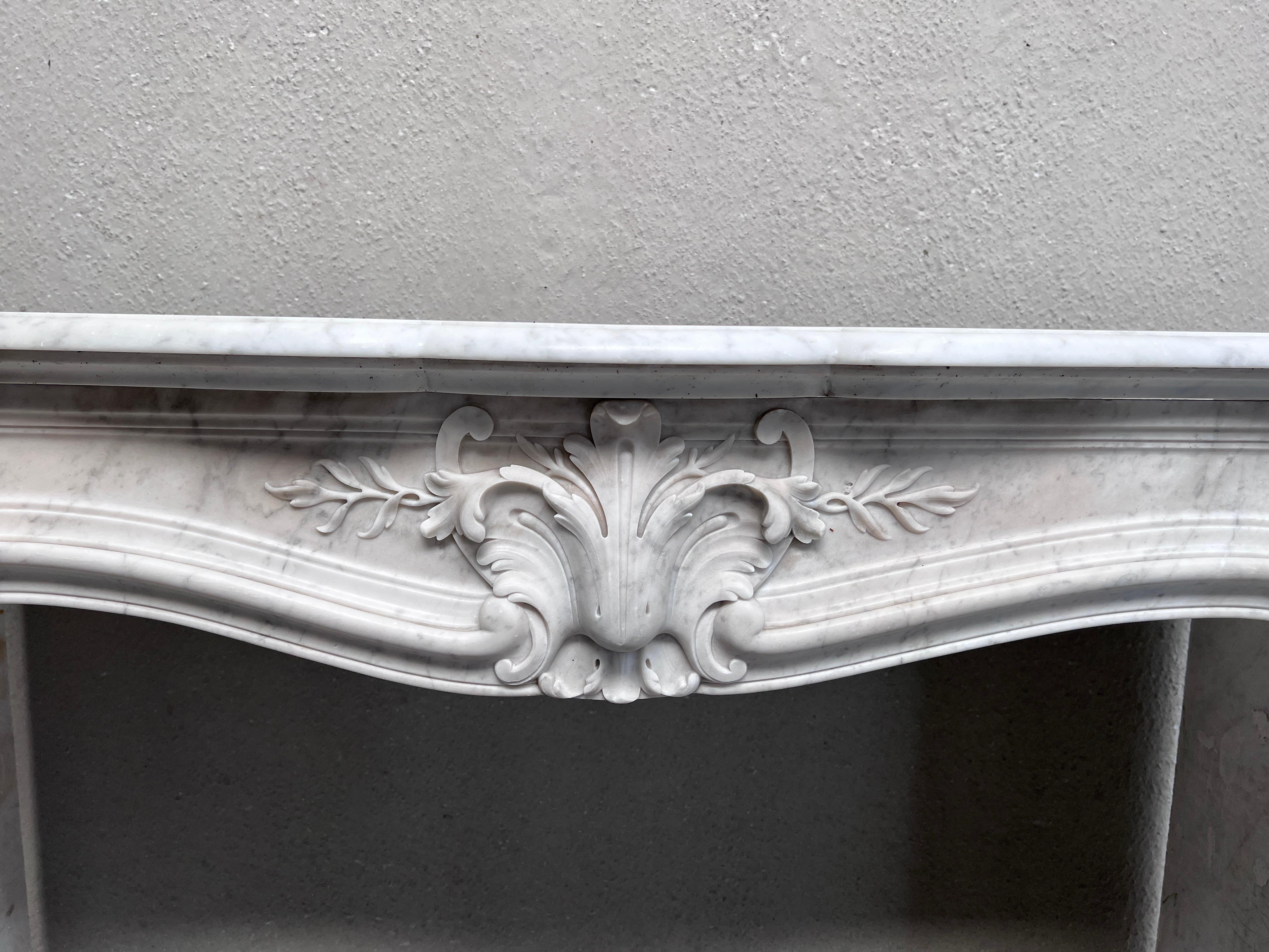 Antique 19th Century Carrara Marble in Louis XV Style In Good Condition In Zedelgem, BE