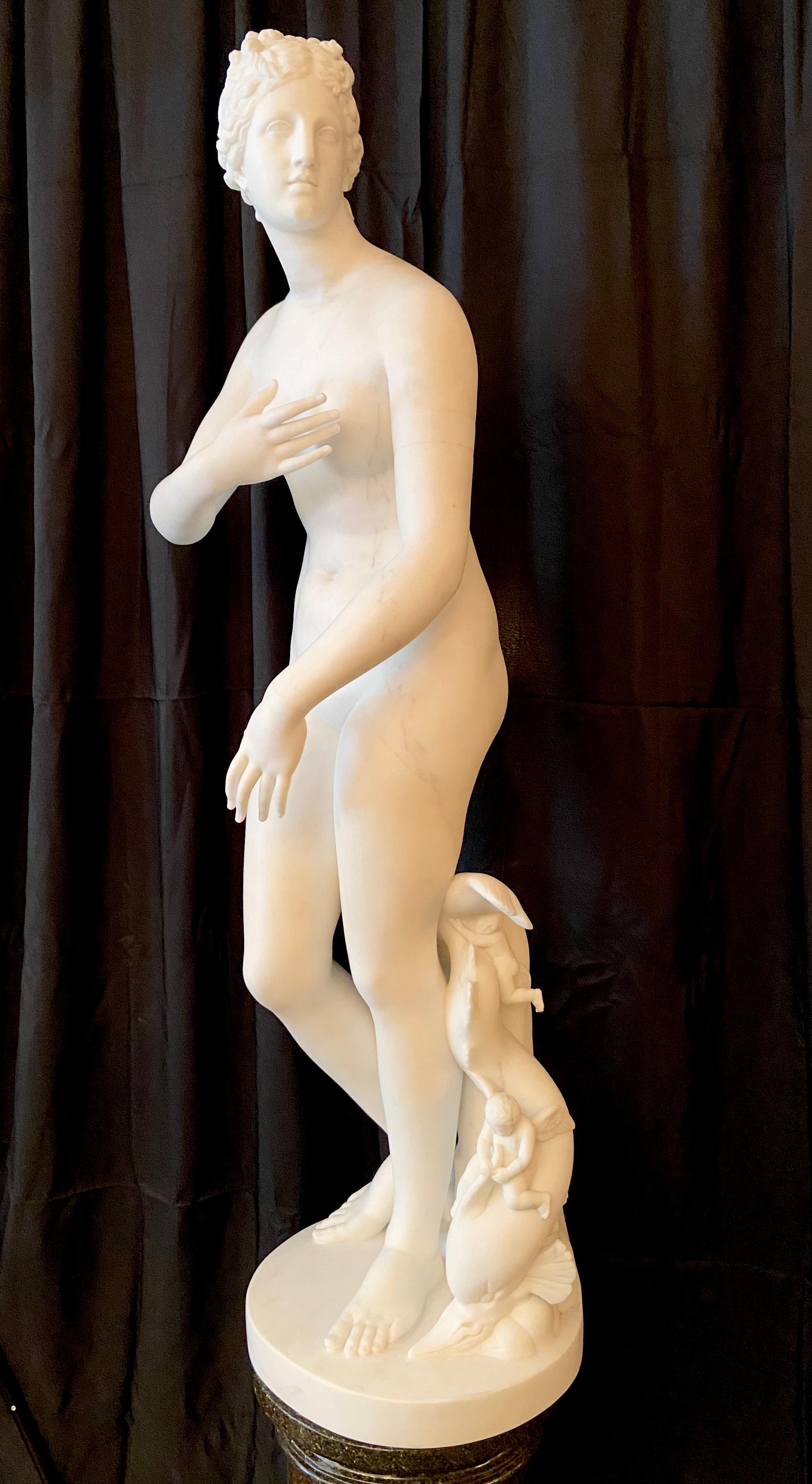 Statue ancienne en marbre de Carrare du 19ème siècle, « Vénus d' Médicis » par Antonio Frilli Bon état - En vente à New Orleans, LA