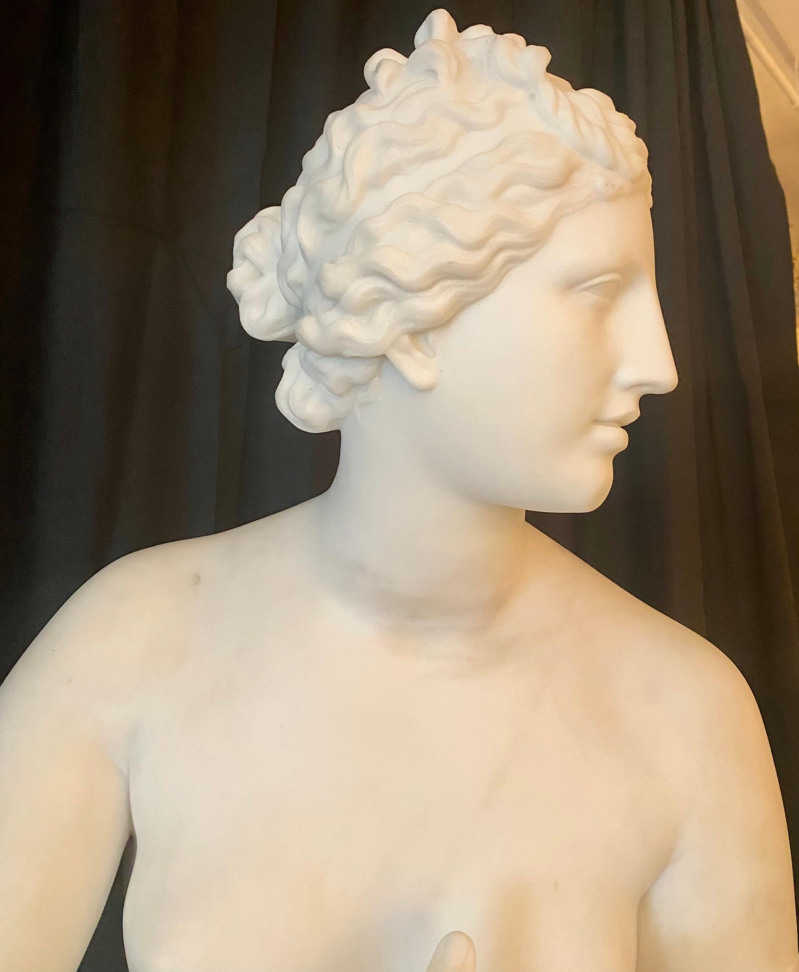 XIXe siècle Statue ancienne en marbre de Carrare du 19ème siècle, « Vénus d' Médicis » par Antonio Frilli en vente