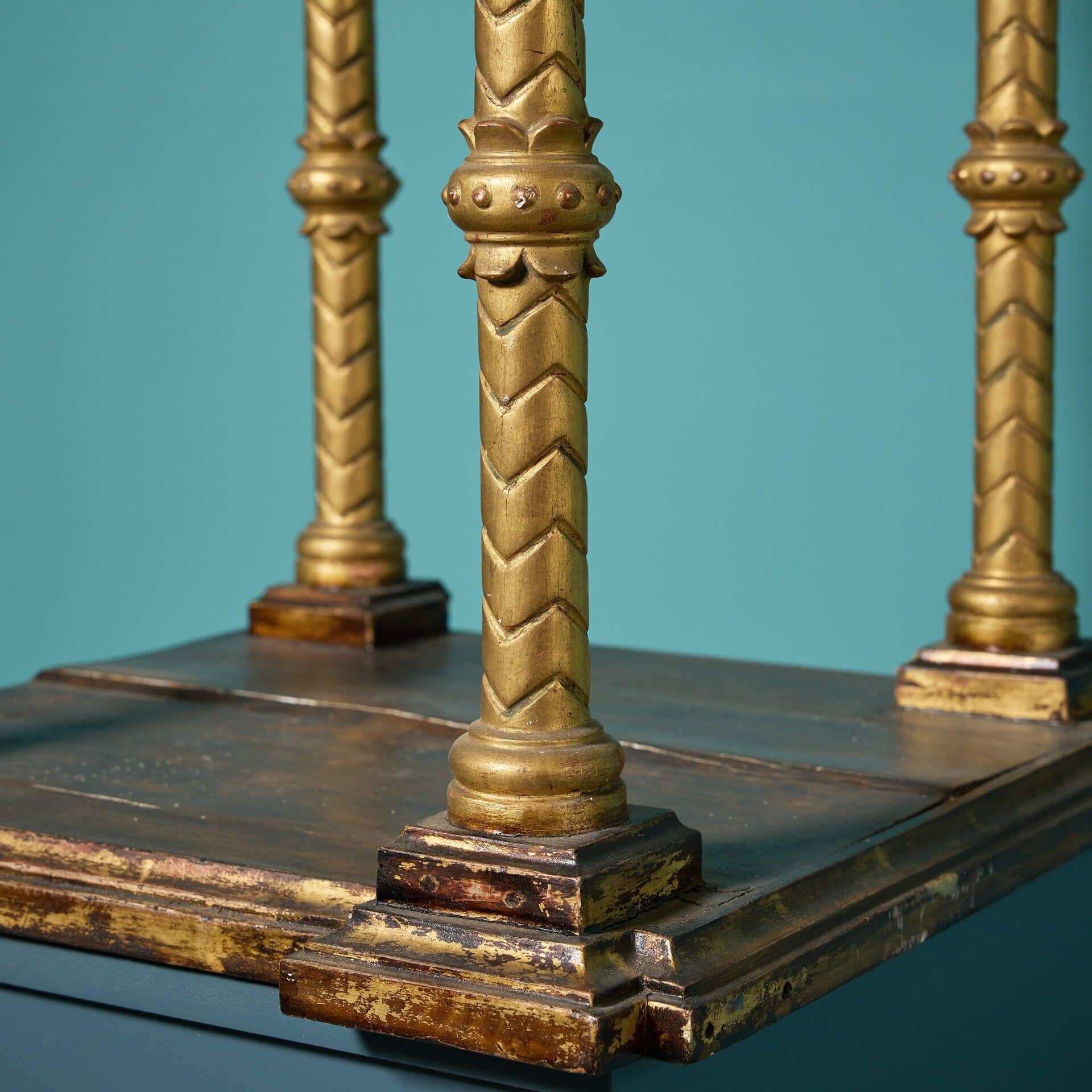 Doré Niche pour sculpture ancienne du 19ème siècle, sculptée et dorée en vente