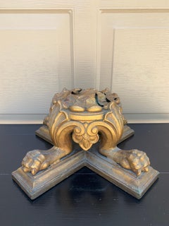 Antikes geschnitztes Architekturfragment aus Giltwood aus dem 19. Jahrhundert mit Löwentatzen