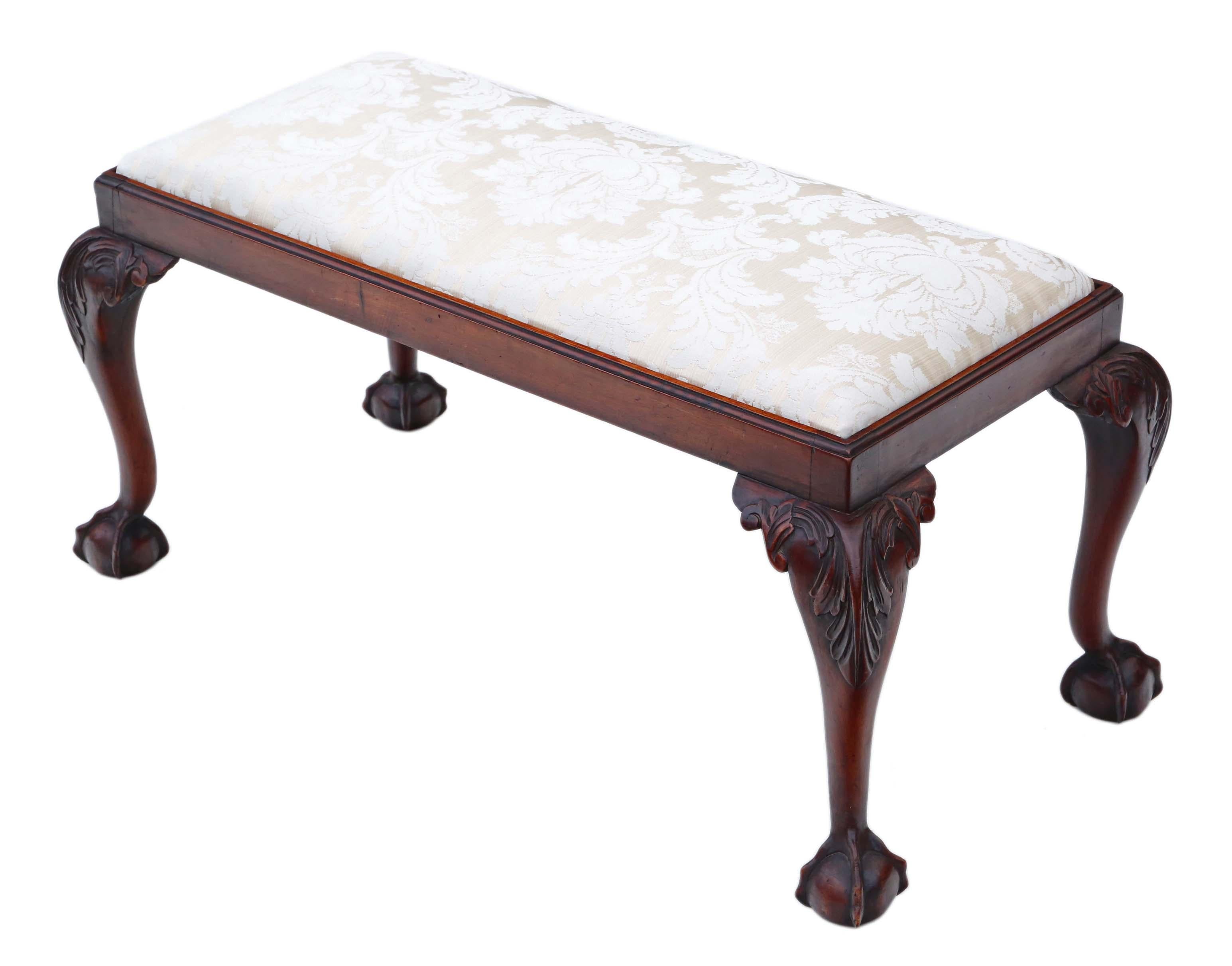 Antique fine quality 19th century carved mahogany double stool or window seat. A beautiful statement piece of fine quality.

Solid and strong, with no loose joints or woodworm. This piece has been reupholstered.

Would look great in the right