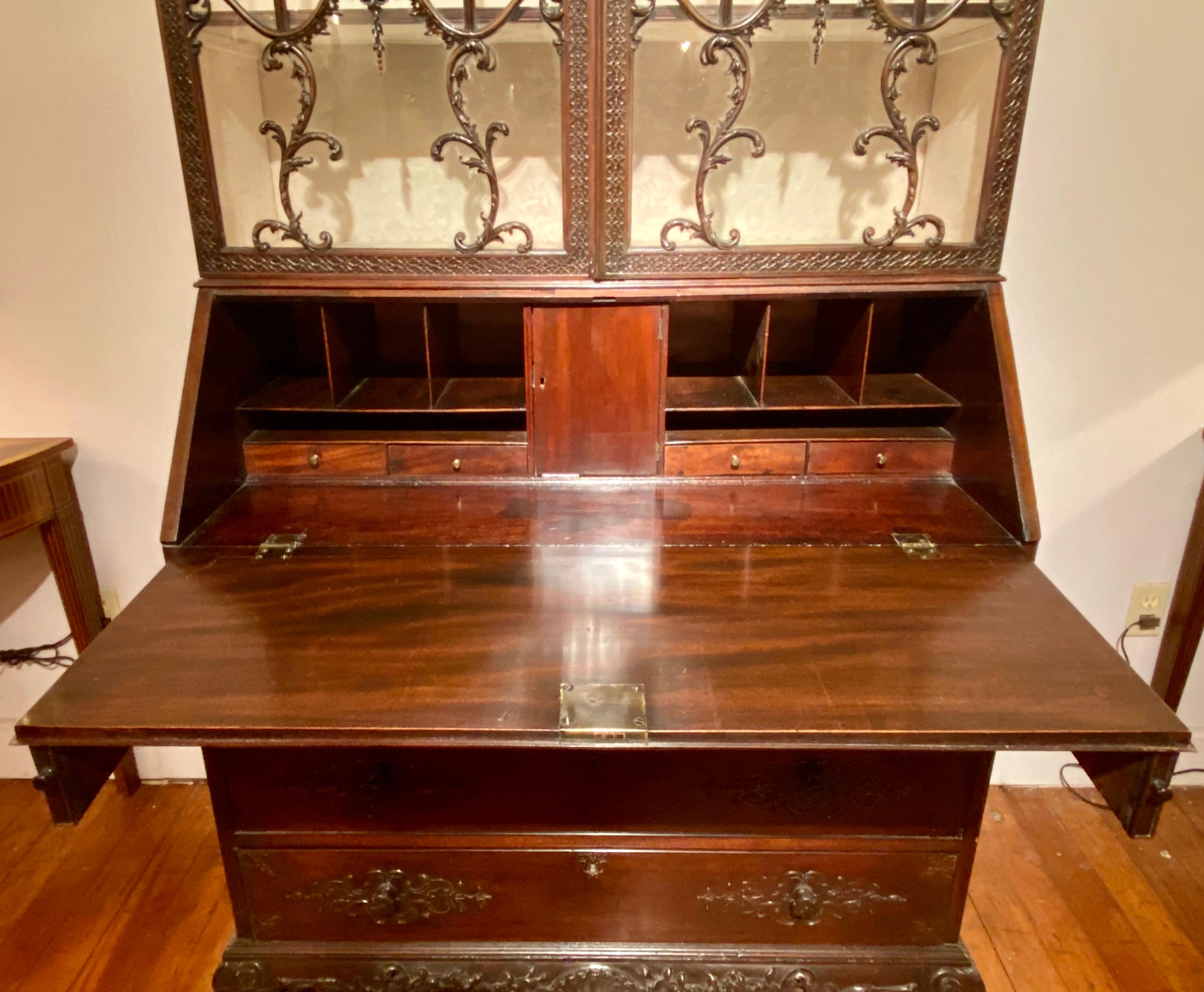 Antique 19th Century Carved Mahogany Secretary Bookcase In Good Condition For Sale In New Orleans, LA