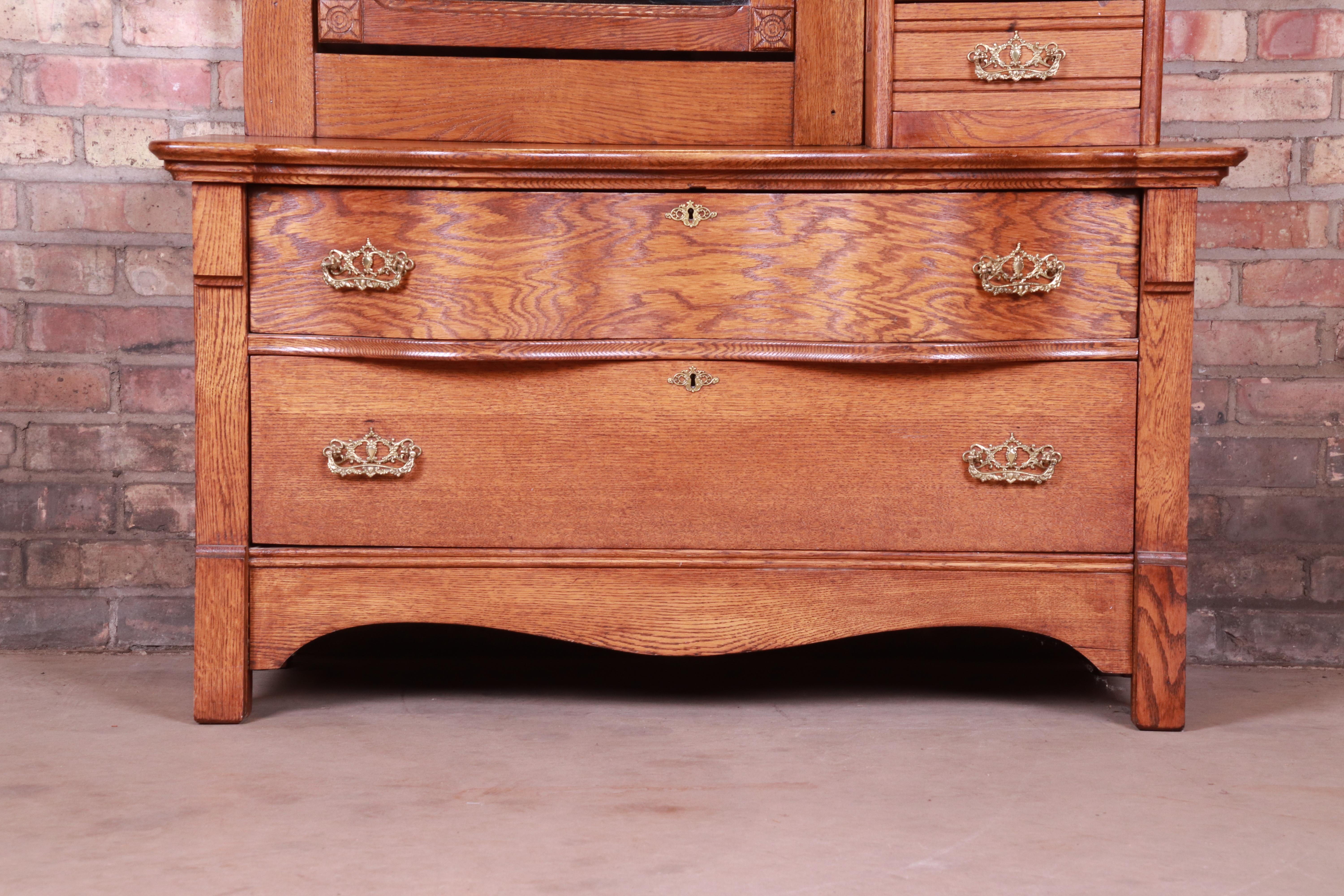 Antique 19th Century Carved Oak Dresser with Mirror In Good Condition In South Bend, IN