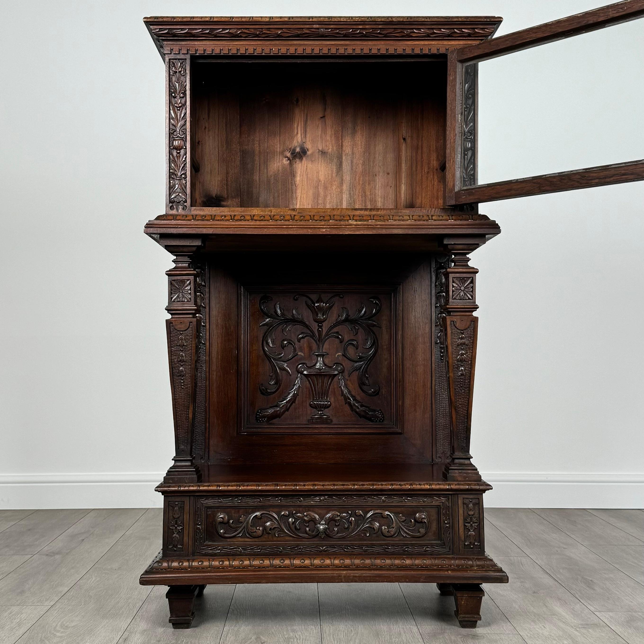 Victorien Ancienne armoire en noyer sculpté du 19ème siècle ( REF AF-3617 ) en vente