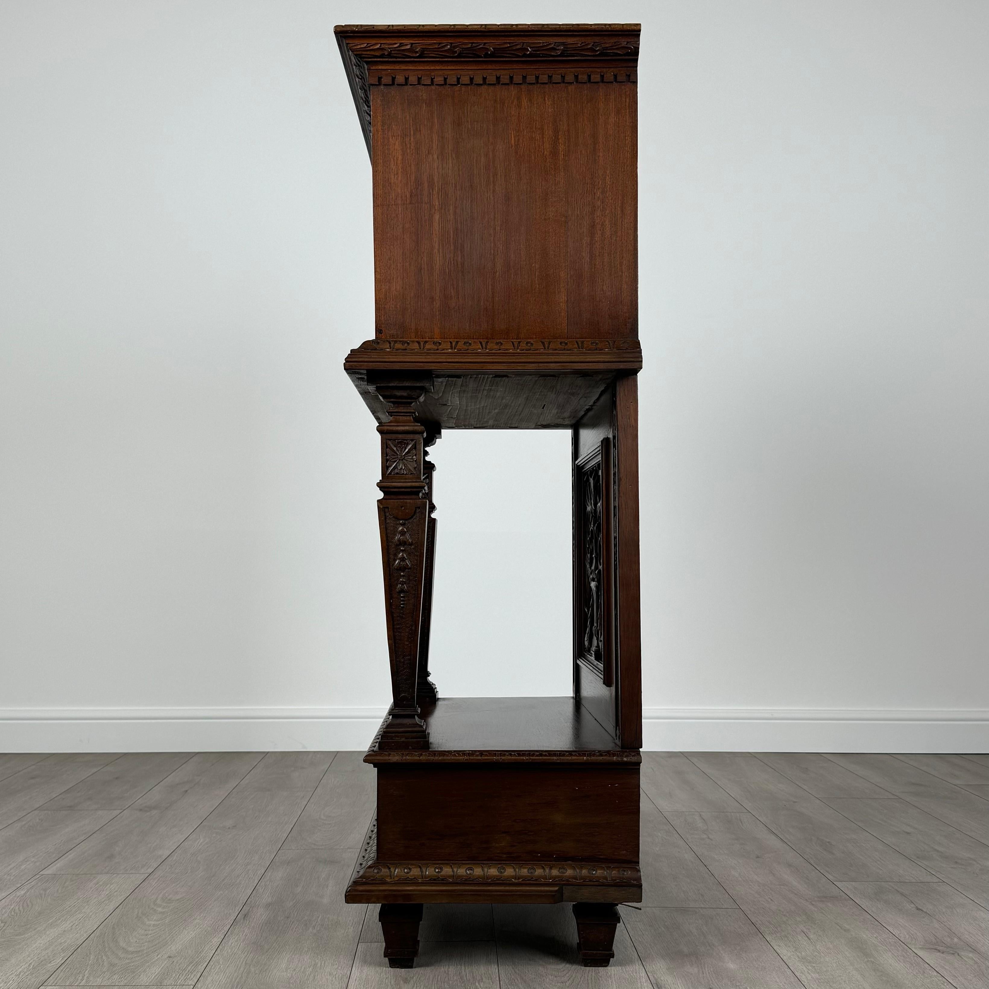 Sculpté Ancienne armoire en noyer sculpté du 19ème siècle ( REF AF-3617 ) en vente