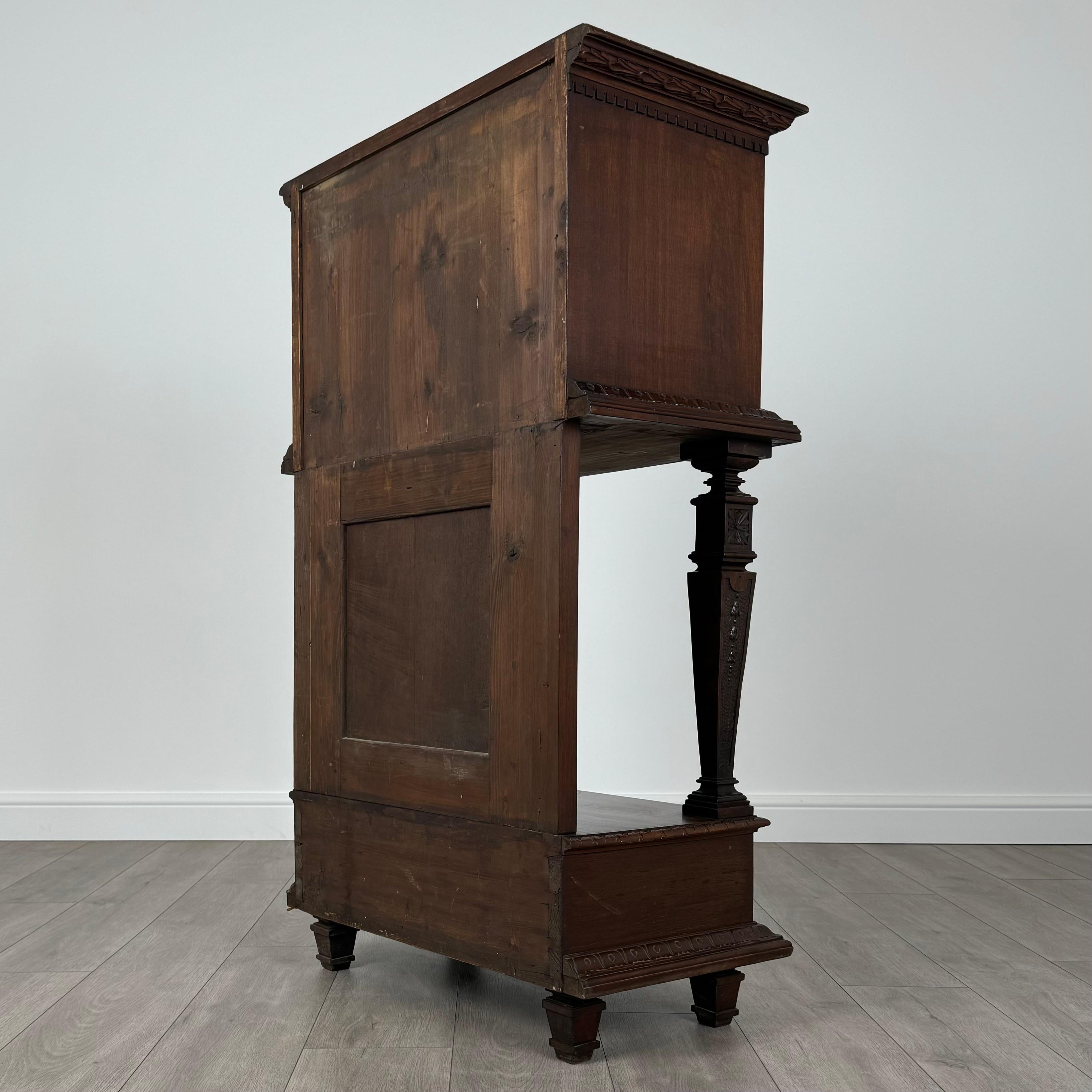Noyer Ancienne armoire en noyer sculpté du 19ème siècle ( REF AF-3617 ) en vente