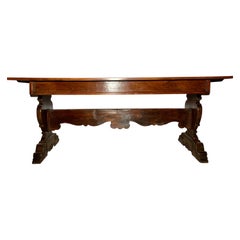 Mesa caballete antigua de nogal tallado del siglo XIX