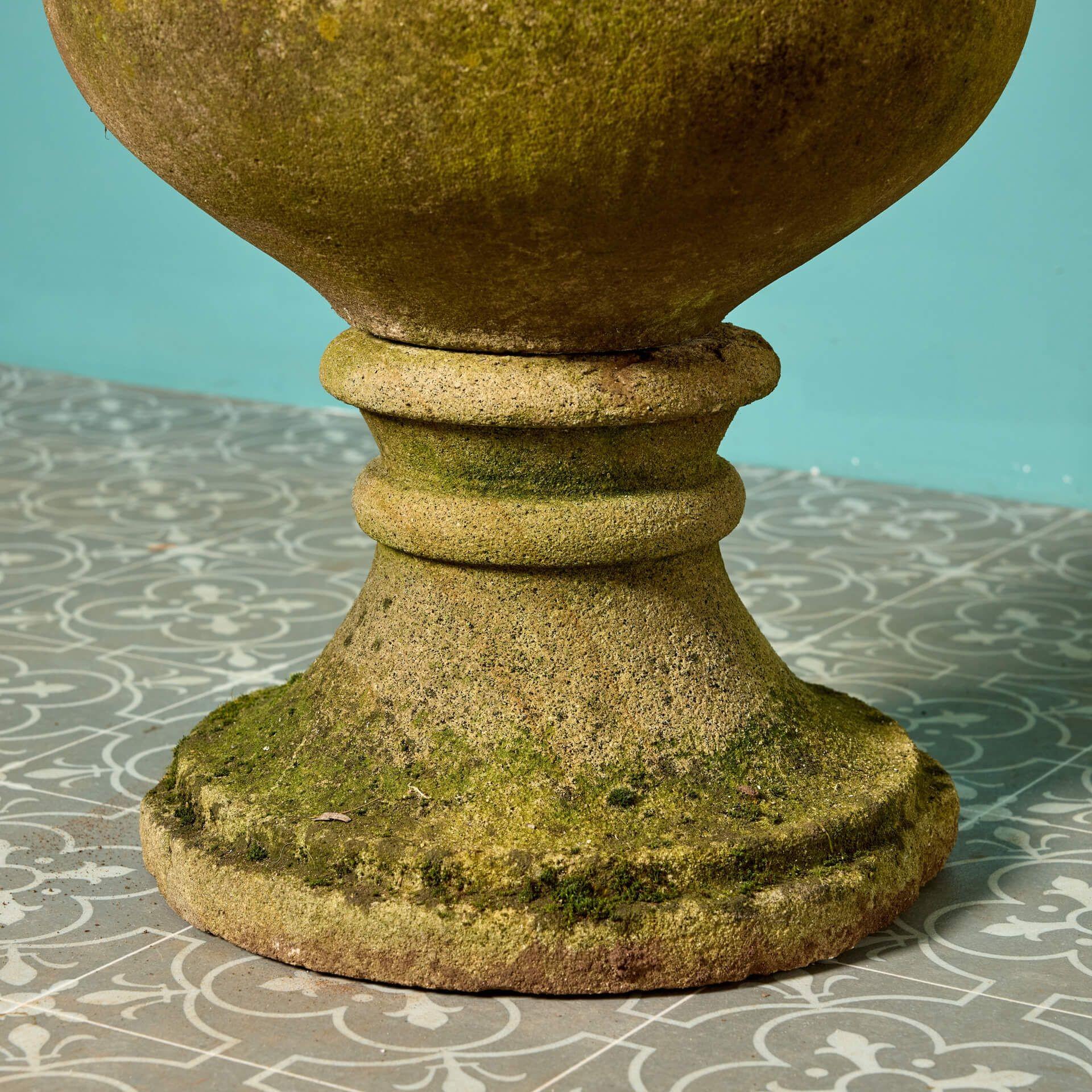 Antique 19th Century Carved York Stone Bird Bath In Fair Condition For Sale In Wormelow, Herefordshire