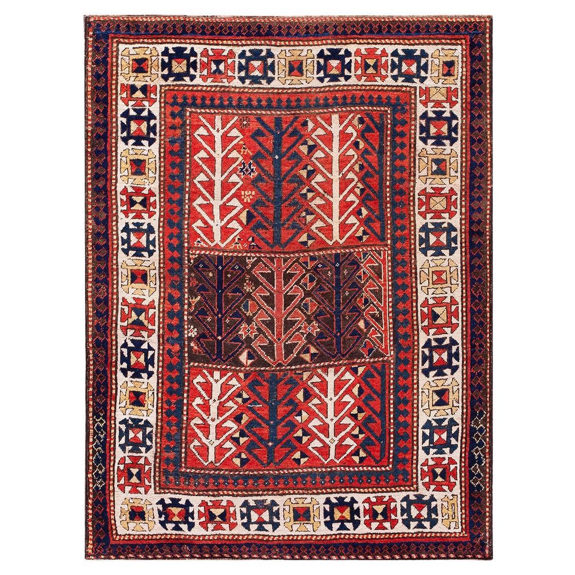 Antiker kaukasischer Kazak-Teppich aus dem 19. Jahrhundert 4' 6" x 5' 8"