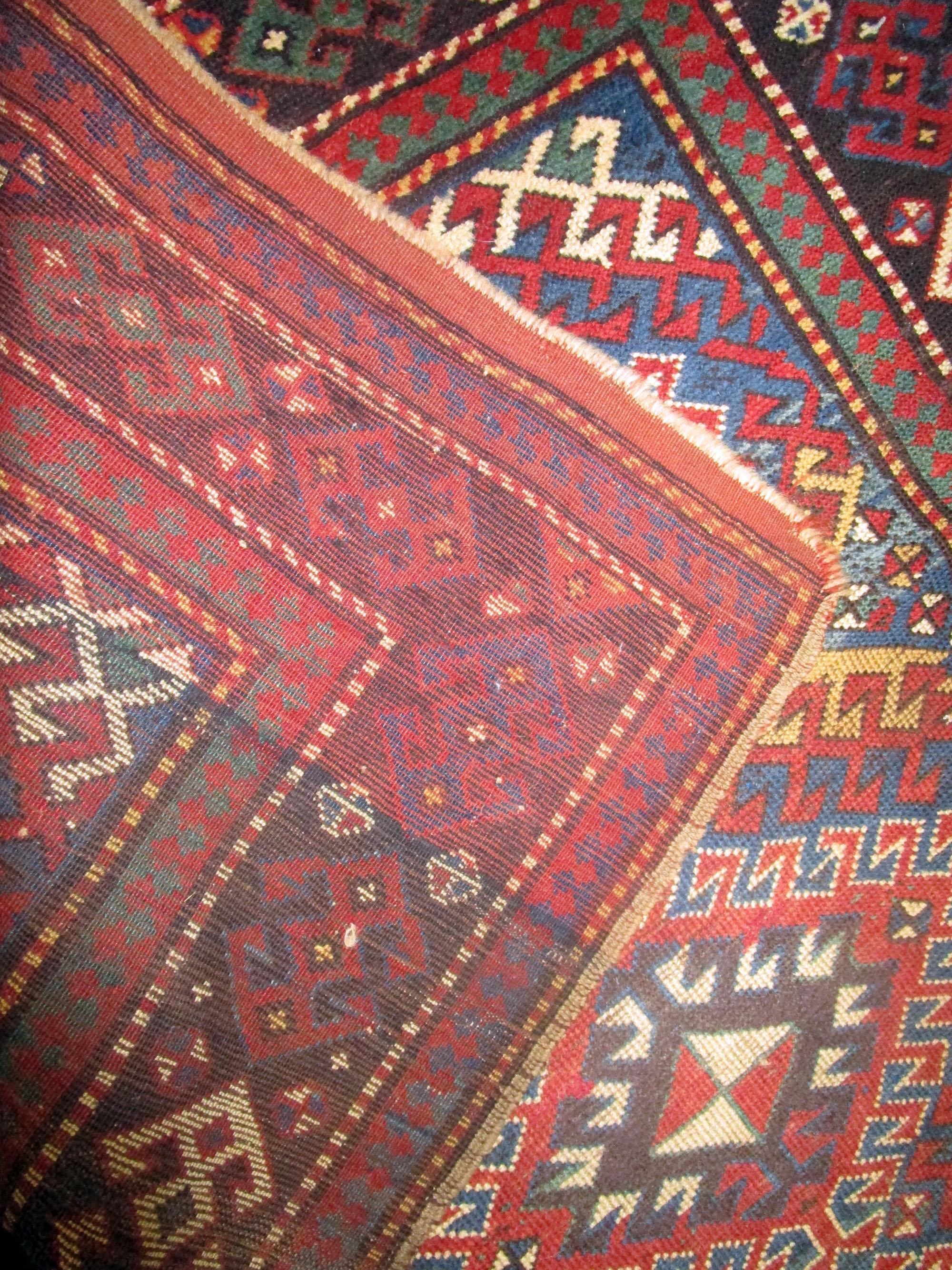 Tapis caucasien ancien du 19ème siècle de type Kazak en vente 2