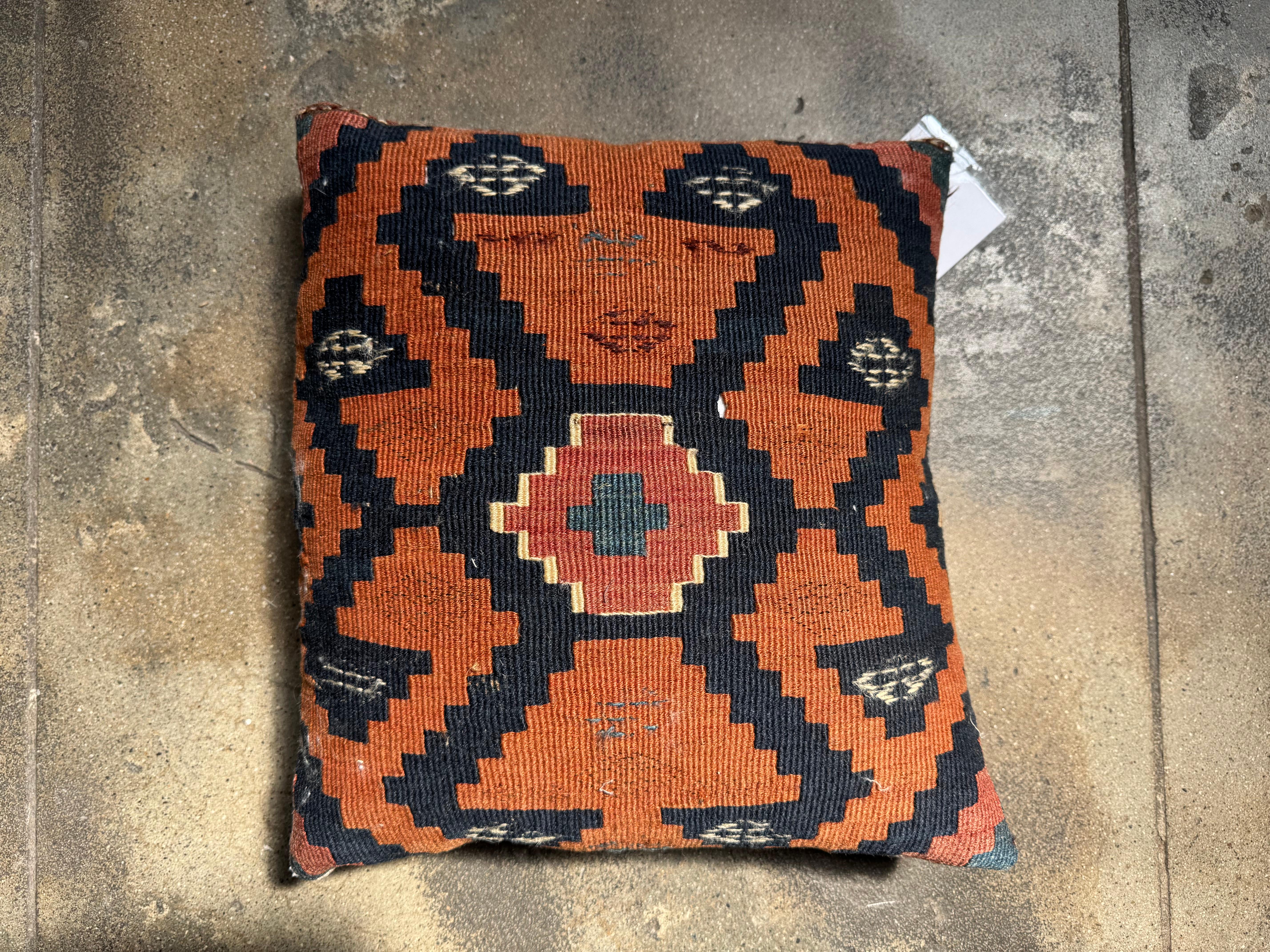 Ancien oreiller Kilim caucasien du 19e siècle - 19 x 11 Bon état - En vente à Los Angeles, US