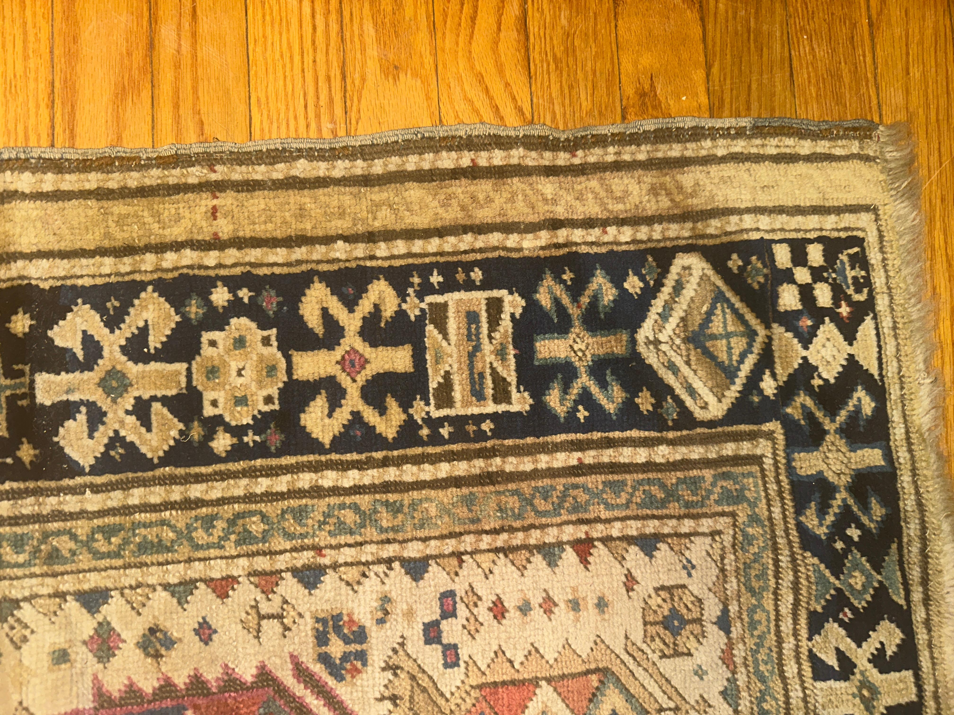 Antiker kaukasischer orientalischer Gebetsteppich aus dem 19. Jahrhundert - RR5258 im Angebot 12