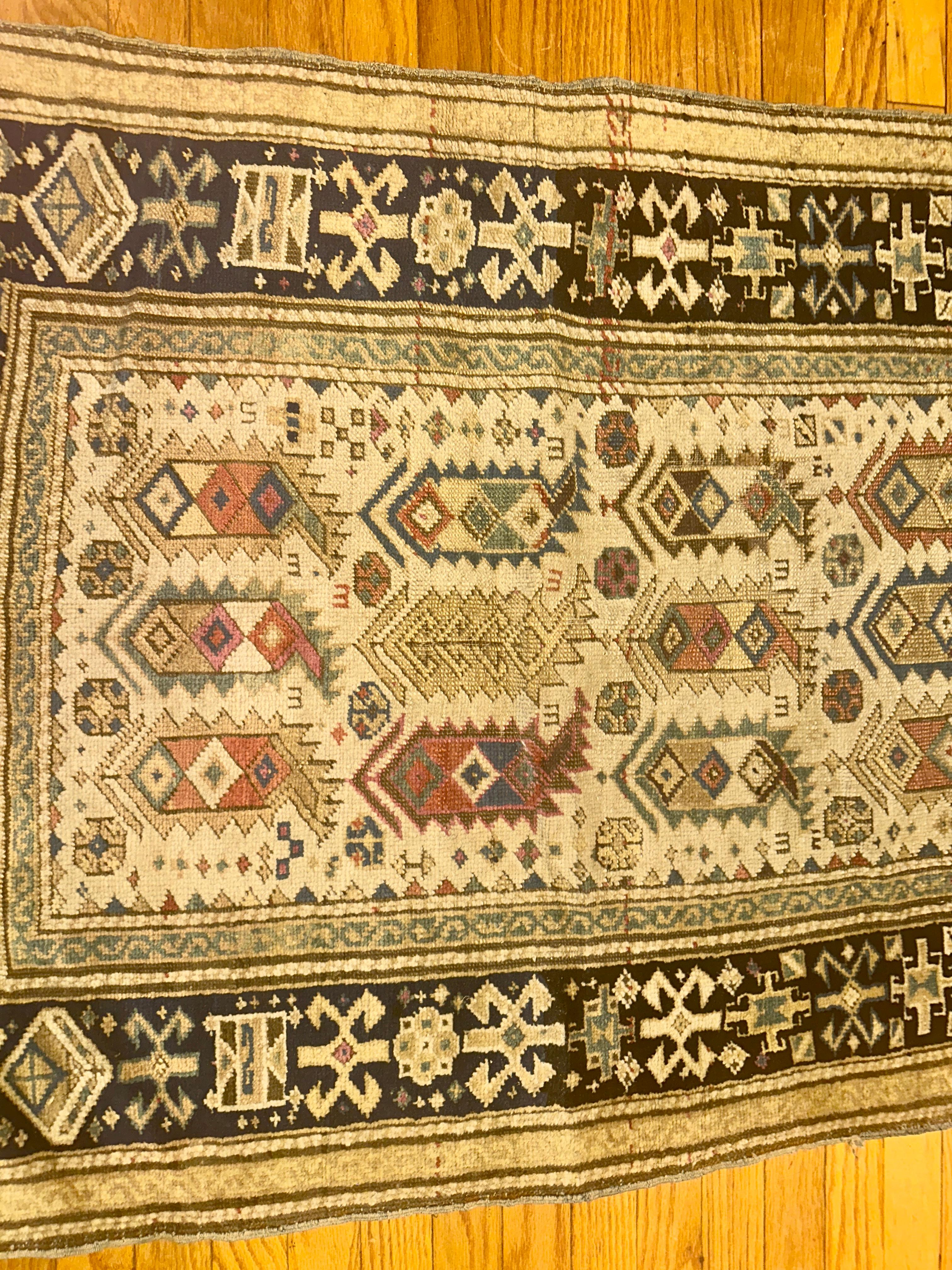 Antiker kaukasischer orientalischer Gebetsteppich aus dem 19. Jahrhundert - RR5258 (Wolle) im Angebot