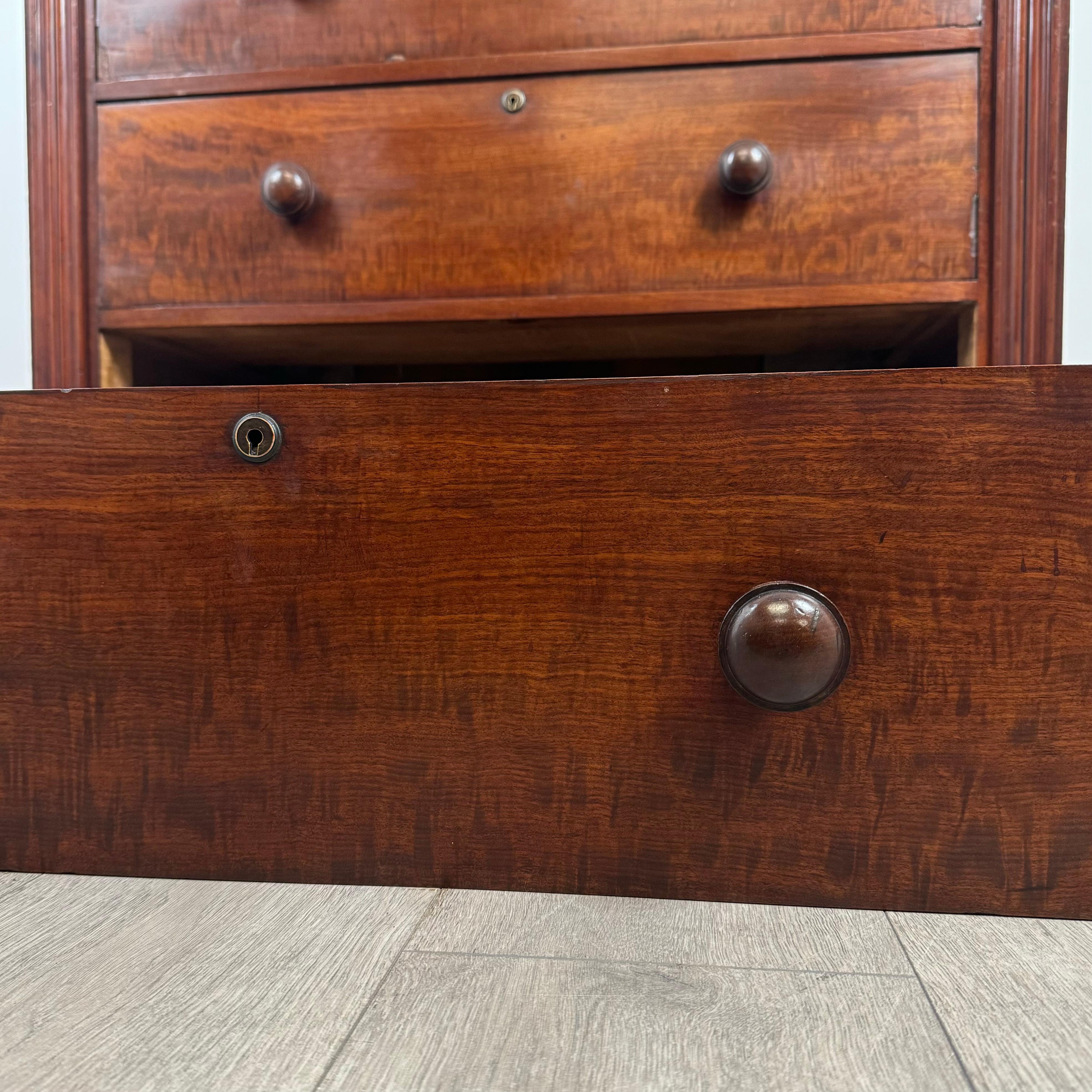 Ancienne commode du 19ème siècle en acajou (REF AF-3673) en vente 7