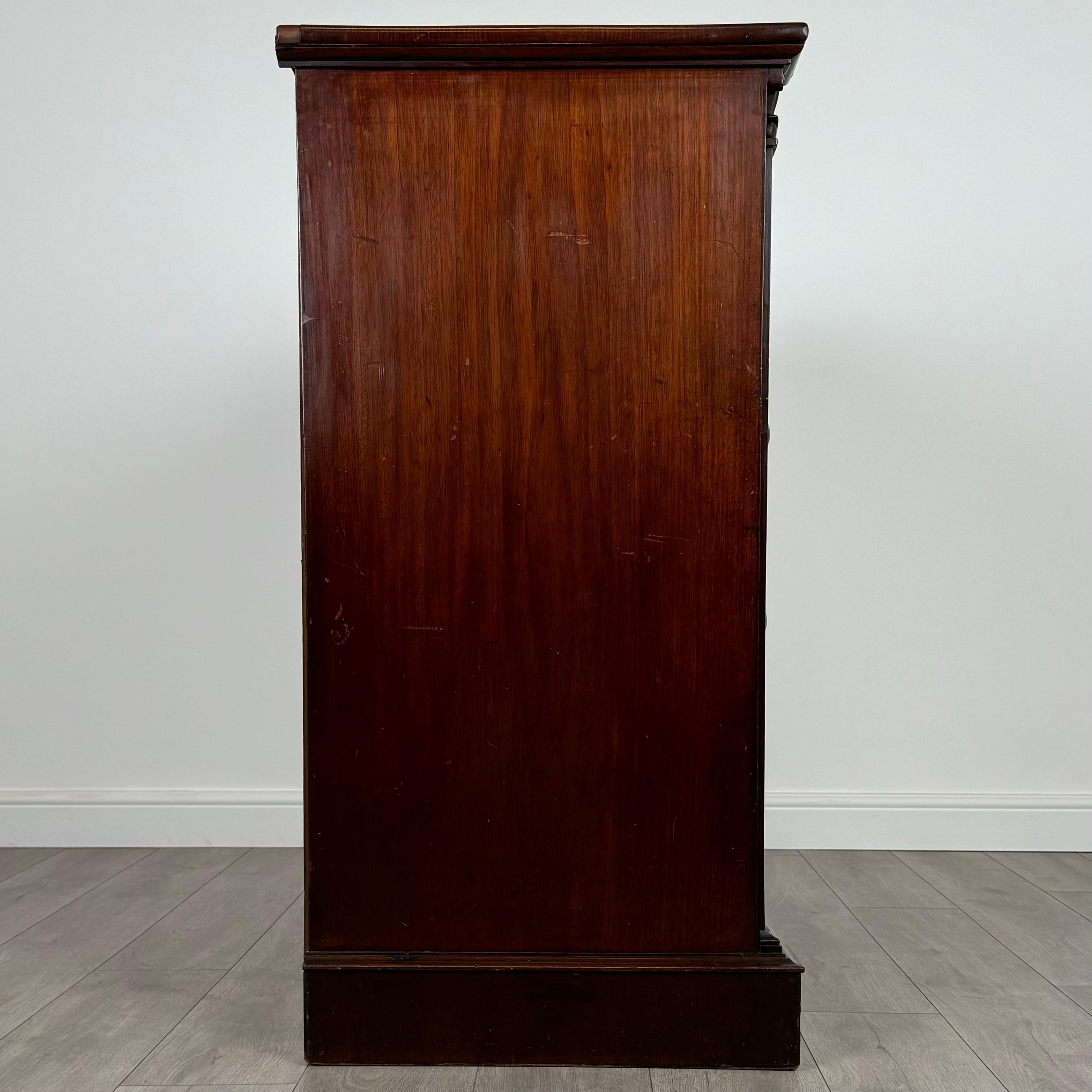 Ancienne commode du 19ème siècle en acajou (REF AF-3673) en vente 3