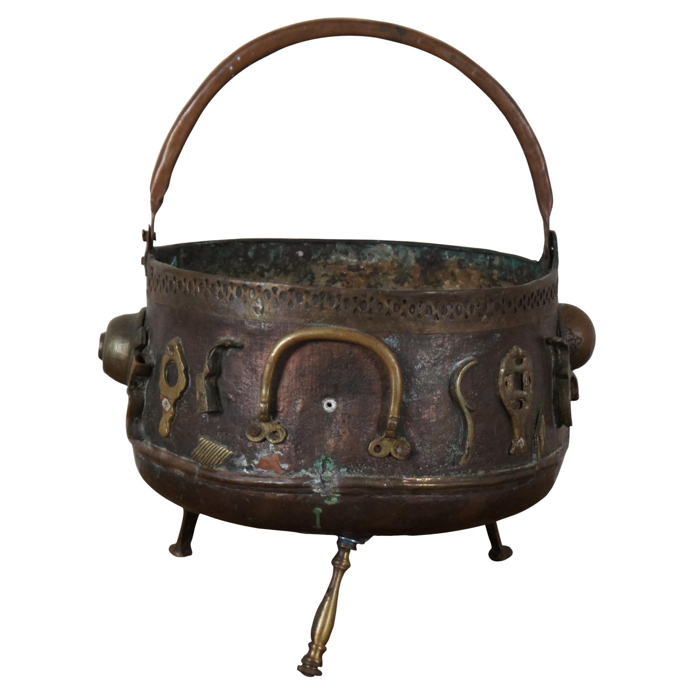 Antique bronze cauldron with tripod base and swivel handle, decorated with etched ornate medallions going along the body. Circa 19th century.

Provenance : Jerome Schottenstein Estate, Columbus Ohio. Jerome was was an American entrepreneur and