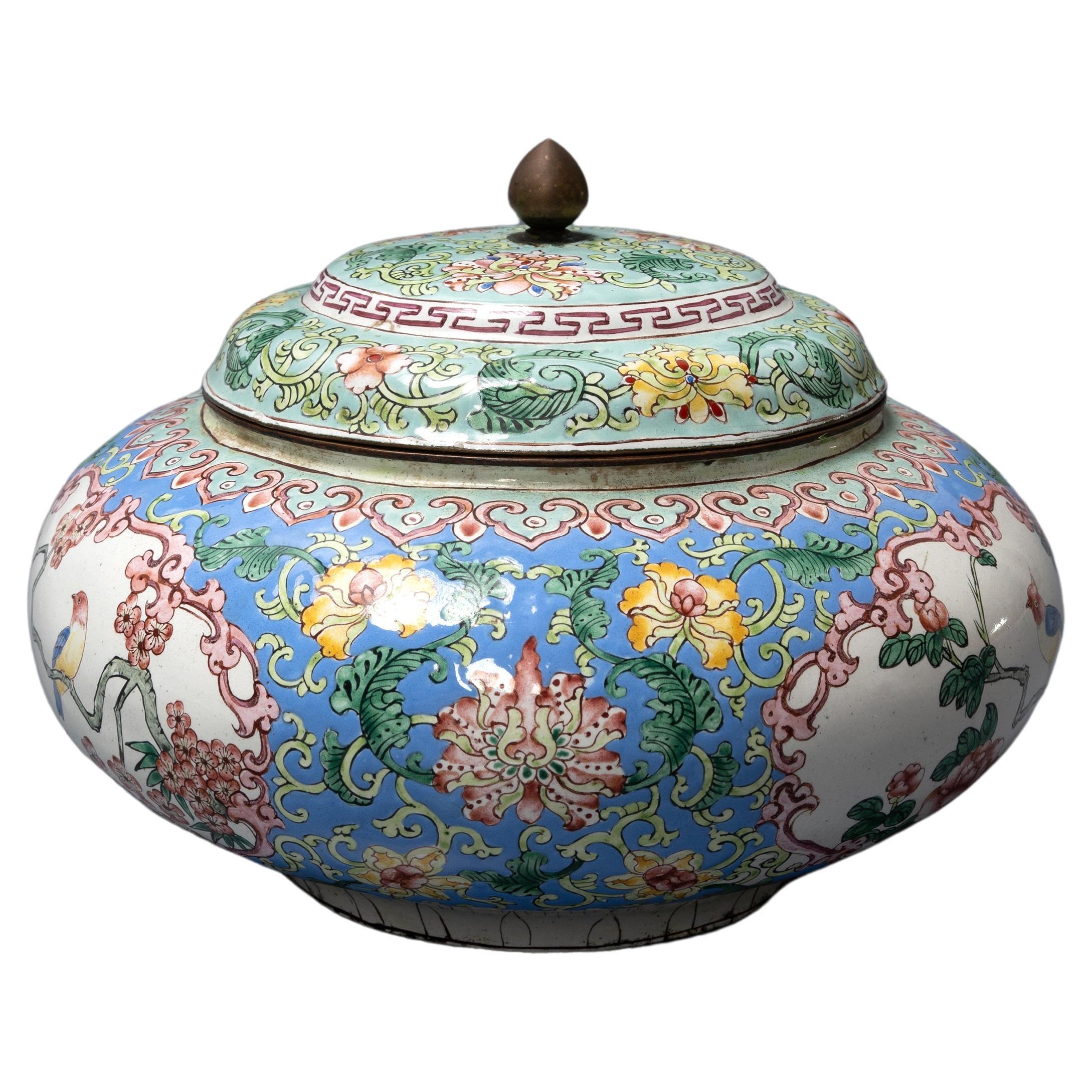Antique 19th Century Chinese Canton Qianlong Style Enamel Pot And Lid For Sale