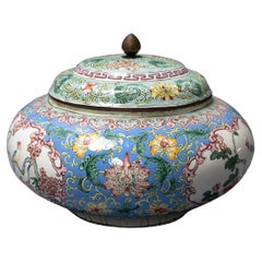 Ancien pot et couvercle en émail de style chinois Canton Qianlong du 19ème siècle