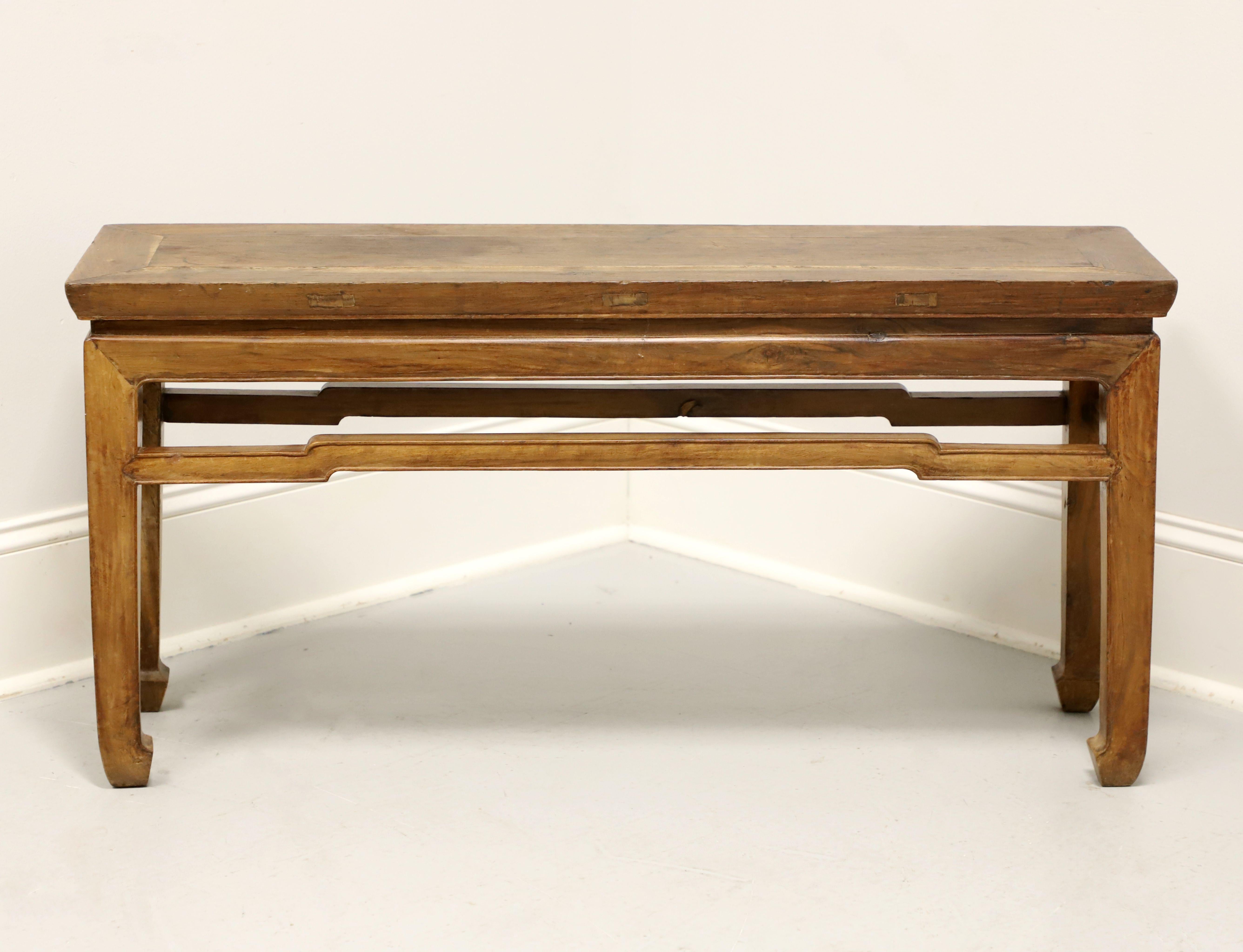 Antique 19th Century Chinese Elm Asian Ming Bench In Good Condition In Charlotte, NC