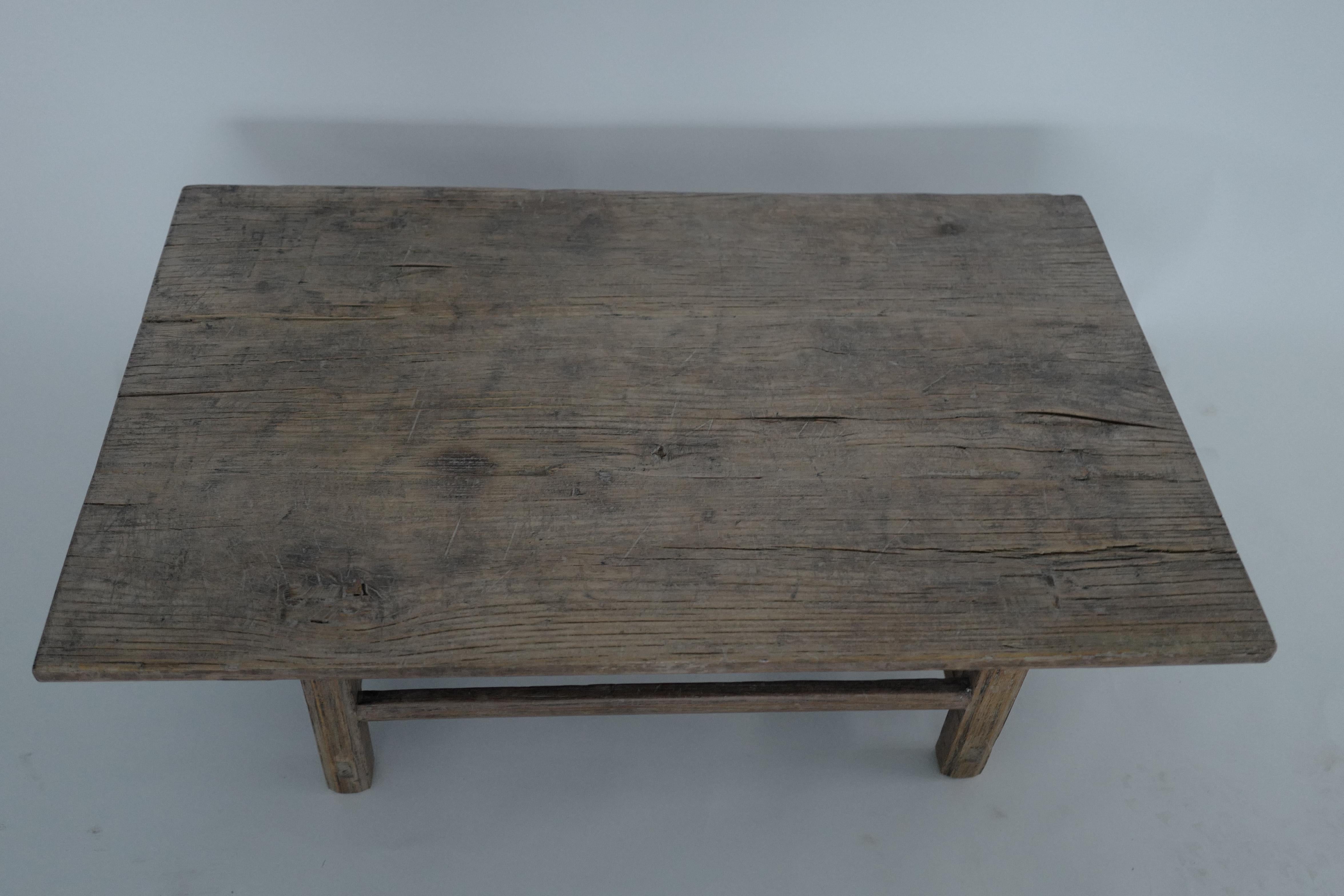 Qing Table basse ancienne en orme chinois du 19ème siècle - Rustique Provincial, Handcraft en vente