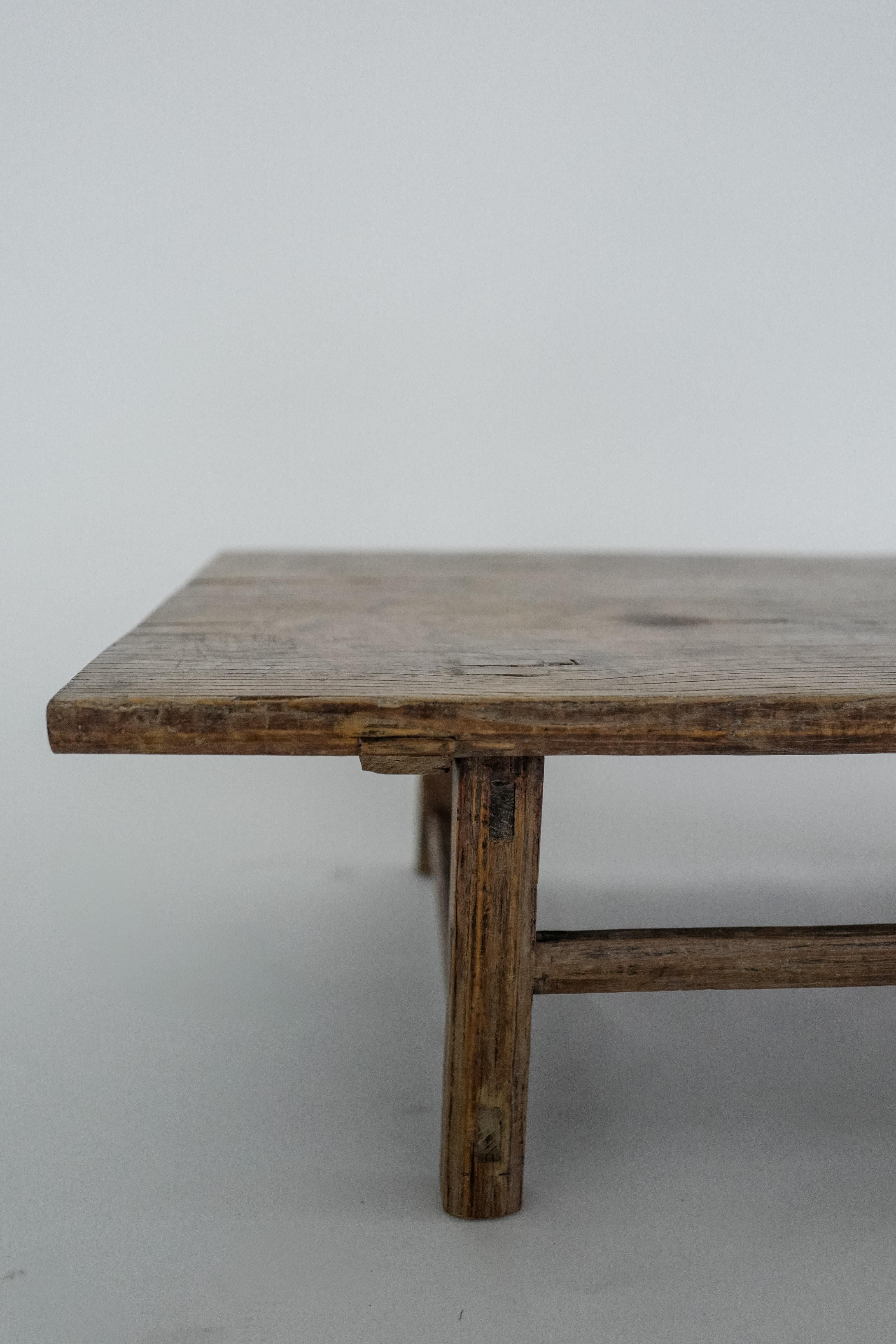Chinois Table basse ancienne en orme chinois du 19ème siècle - Rustique Provincial, Handcraft en vente