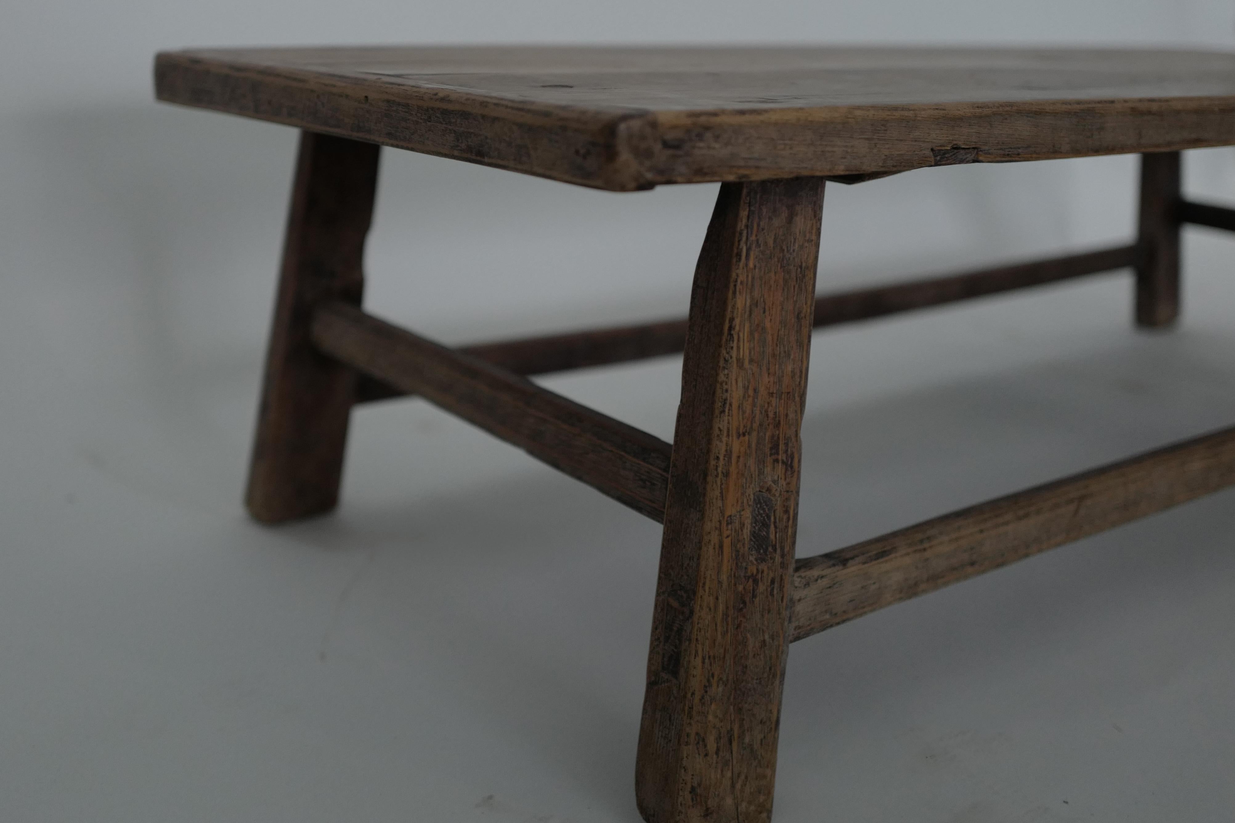 Antique 19th Century Chinese Elm Coffee Table Rustic Provincial, Original Finish In Good Condition For Sale In Milano, IT