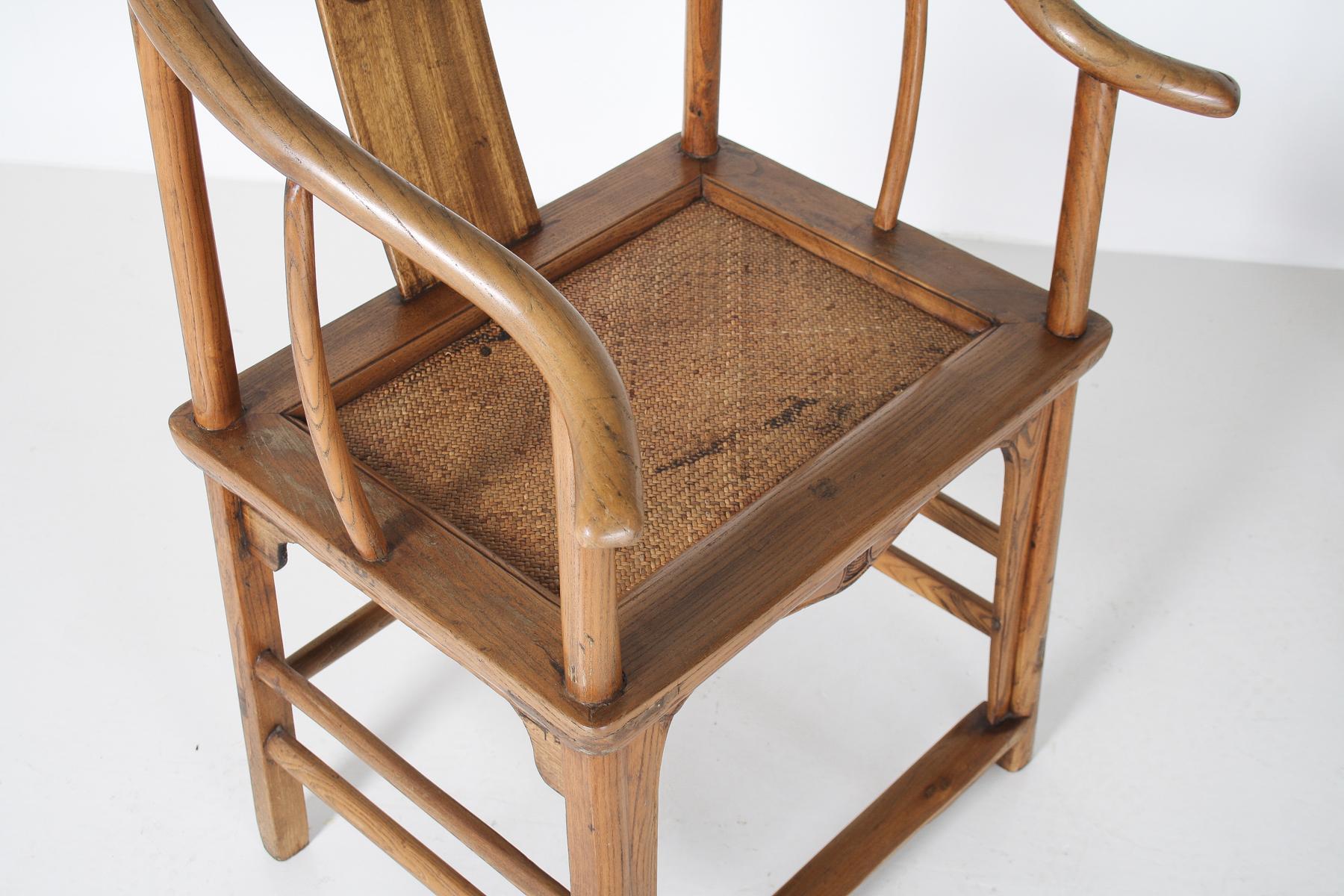 Antique 19th Century Chinese Elm Quanyi Horseshoe Back Armchair In Good Condition In Llanbrynmair, GB