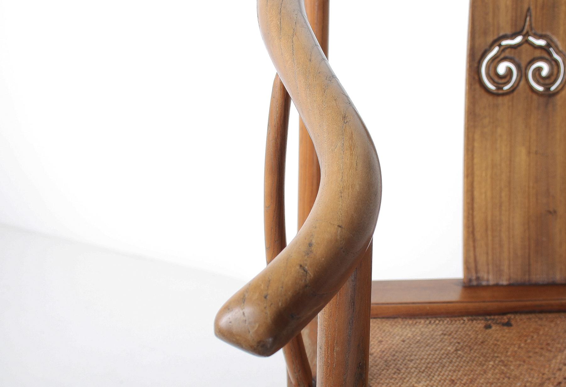 Antique 19th Century Chinese Elm Quanyi Horseshoe Back Armchair 3