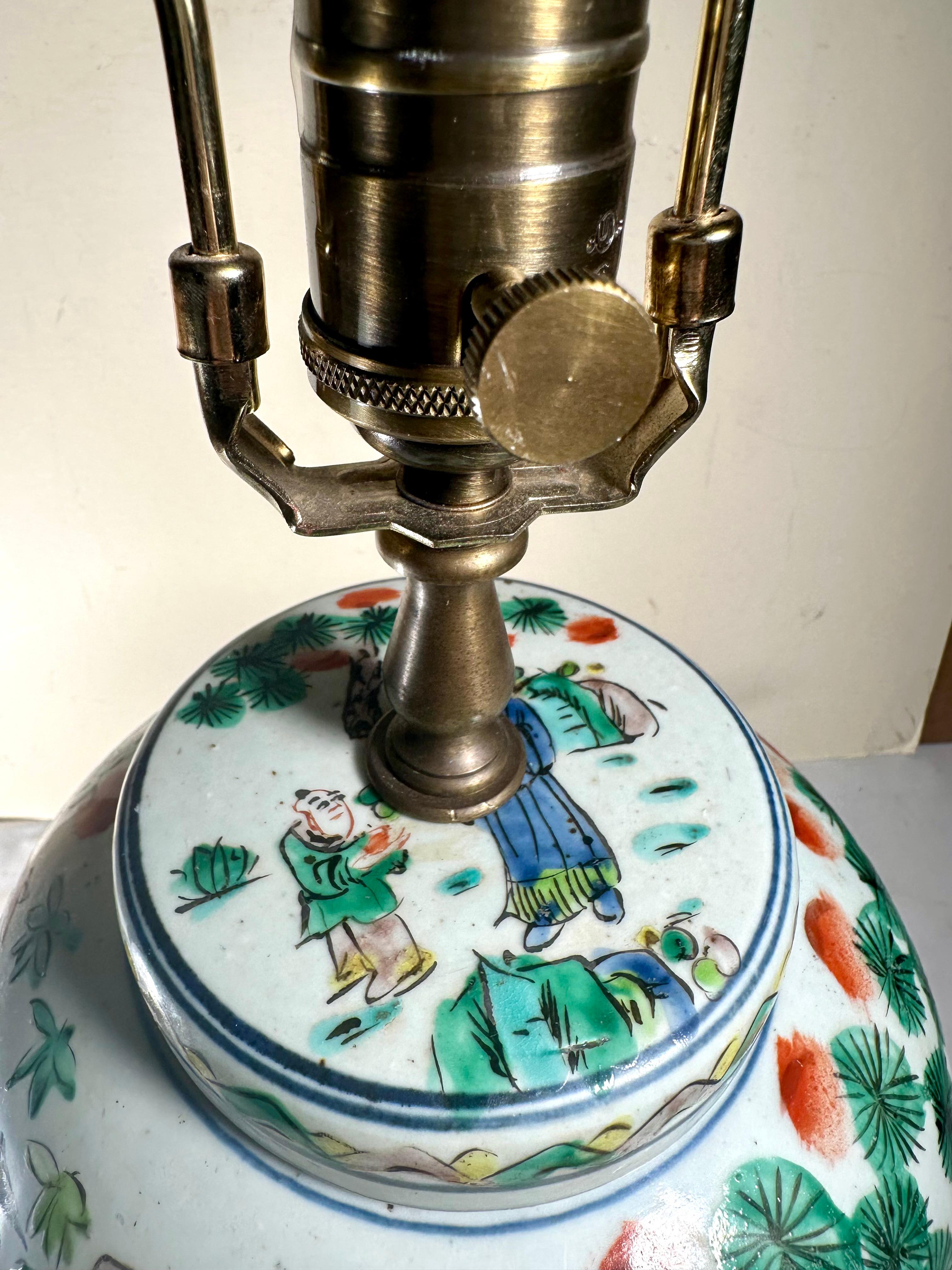 Antigua jarra china de jengibre Famille Verte del siglo XIX convertida en lámpara de mesa Al fuego en venta
