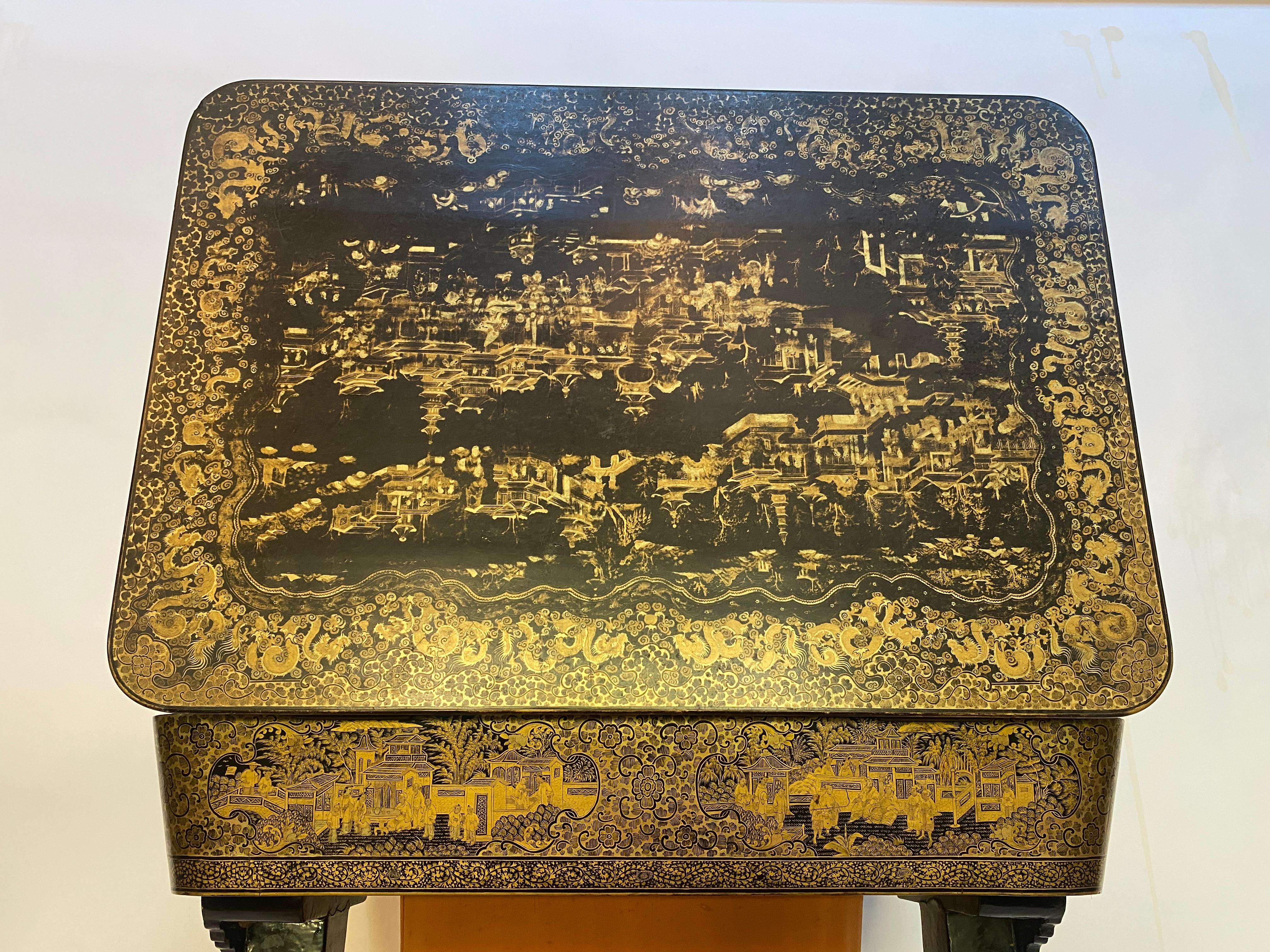 Ancienne table à couture chinoise du 19ème siècle en laque dorée en vente 4