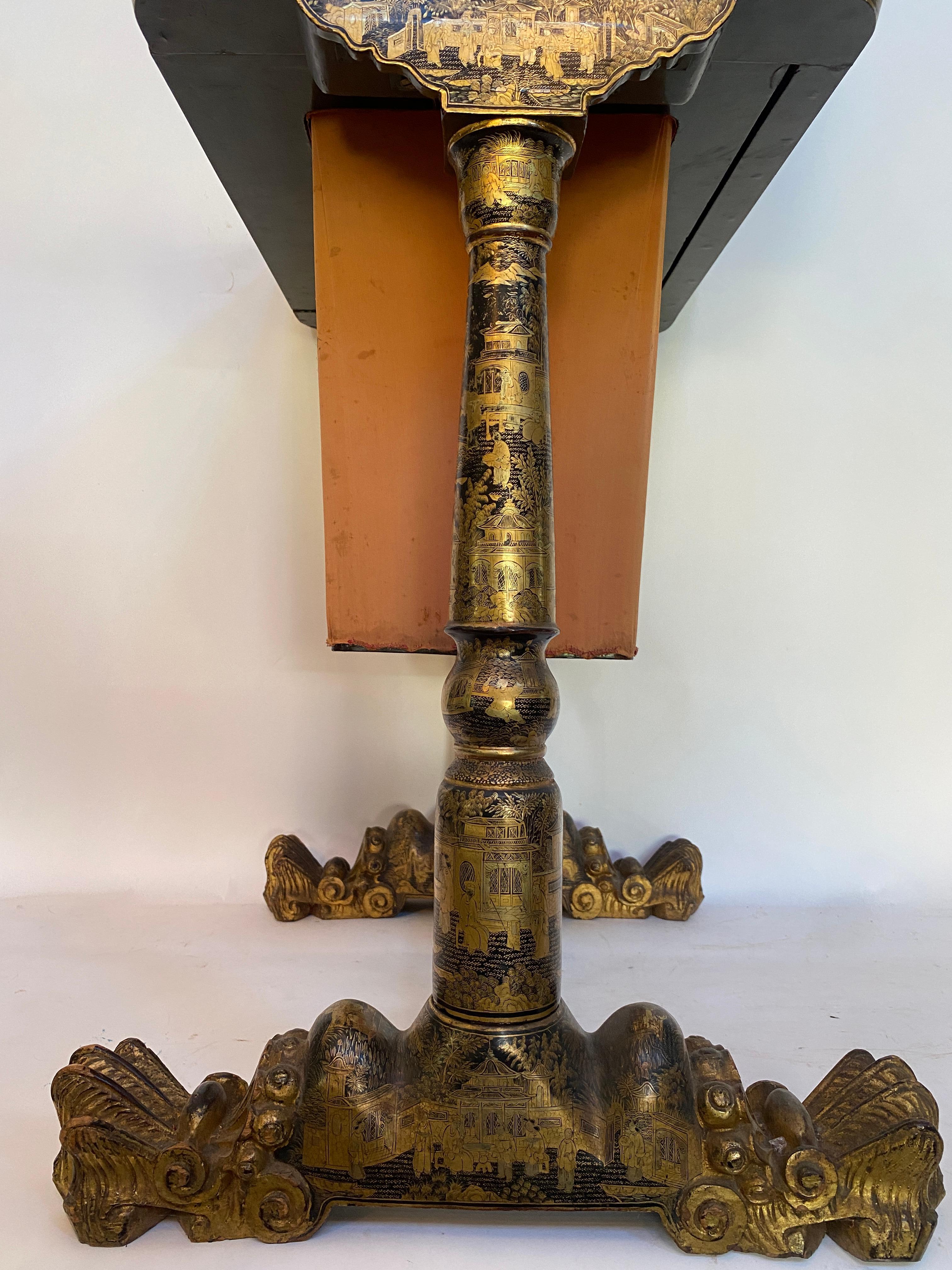 Ancienne table à couture chinoise du 19ème siècle en laque dorée en vente 7