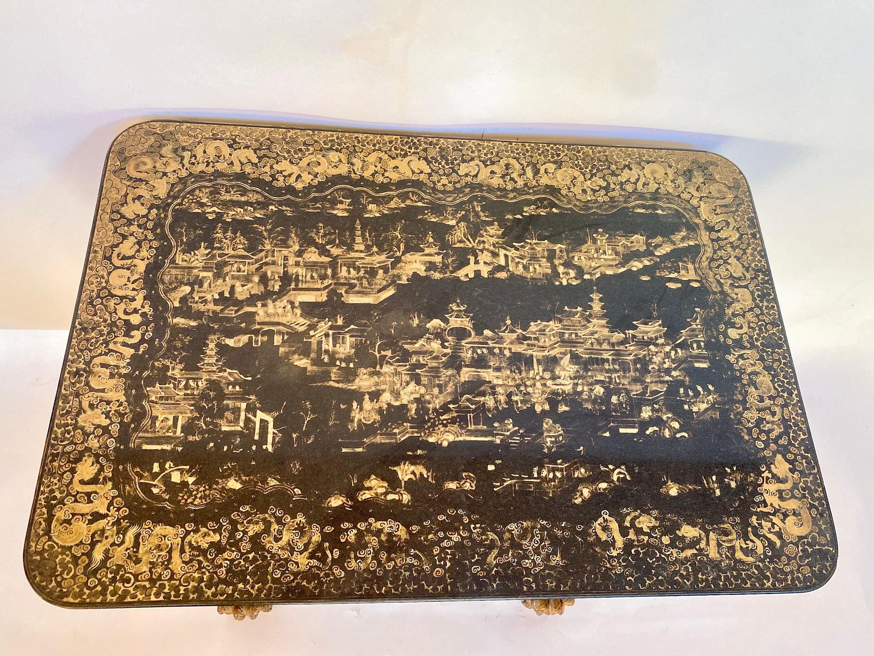 Laque Ancienne table à couture chinoise du 19ème siècle en laque dorée en vente