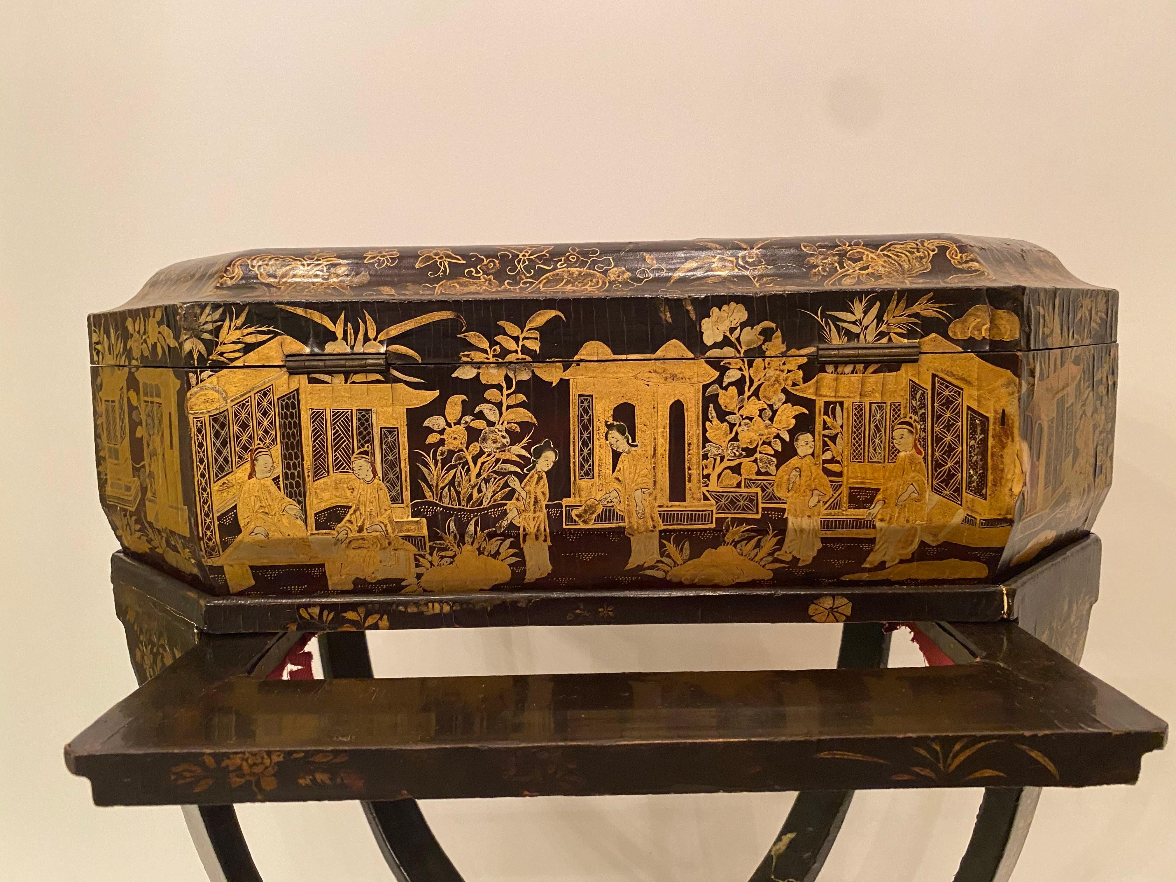 Antique 19th Century Chinese Lacquer Sewing Box with the Stand For Sale 6