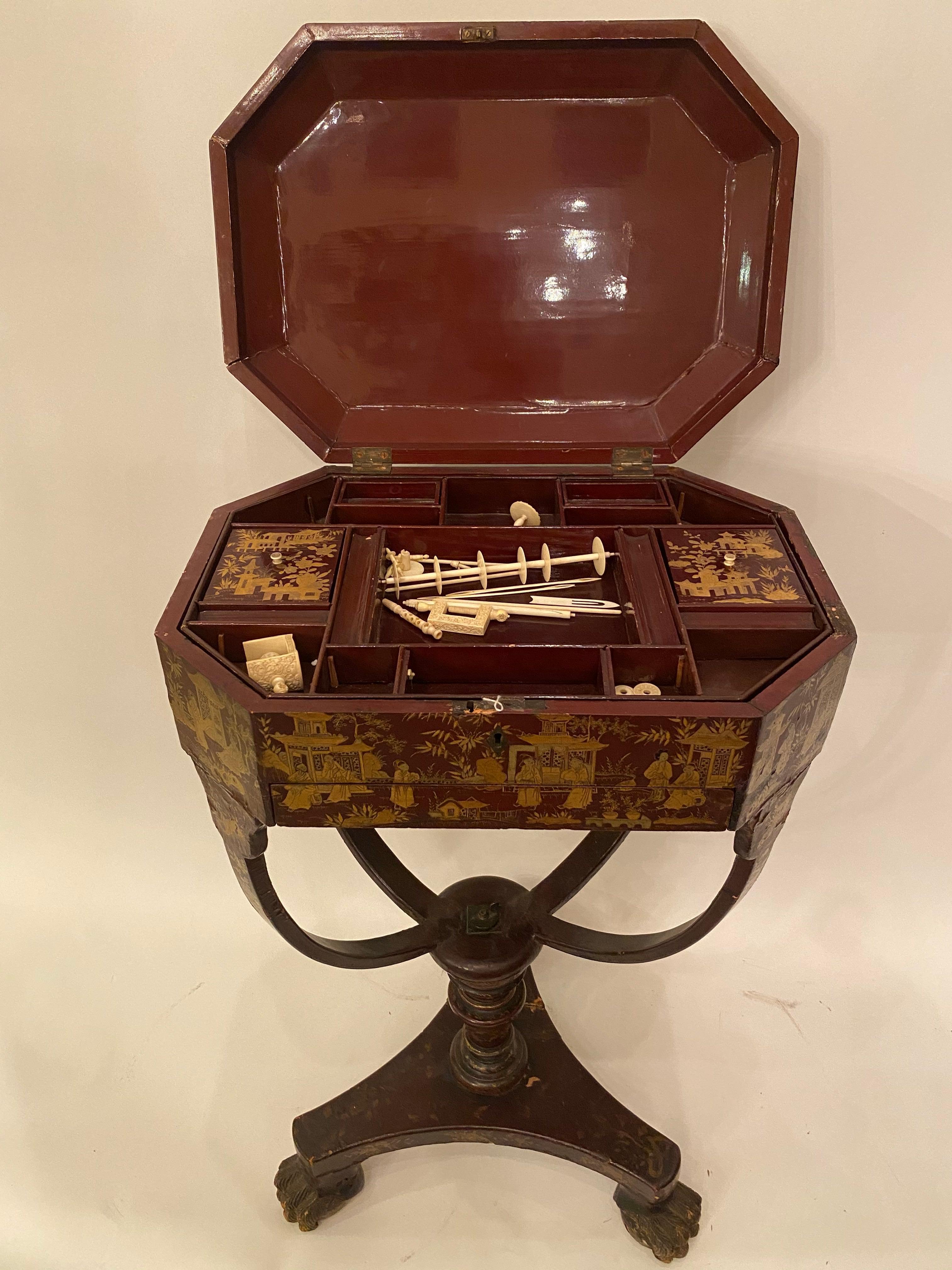 Antiguo Costurero Chino Lacado del Siglo XIX con Soporte en venta 2