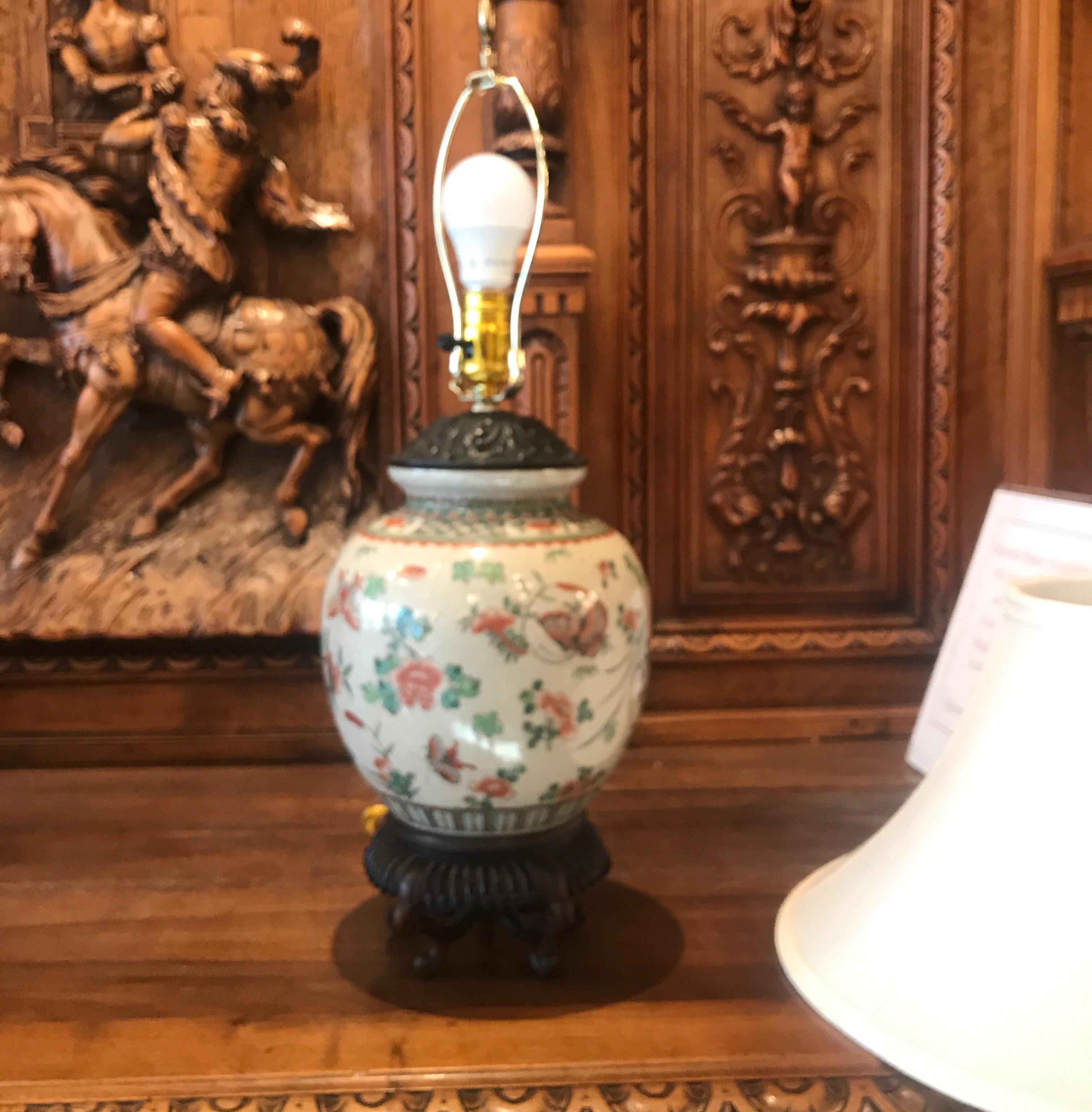 Antique 19th Century Chinese Porcelain Lamp In Excellent Condition In Lambertville, NJ