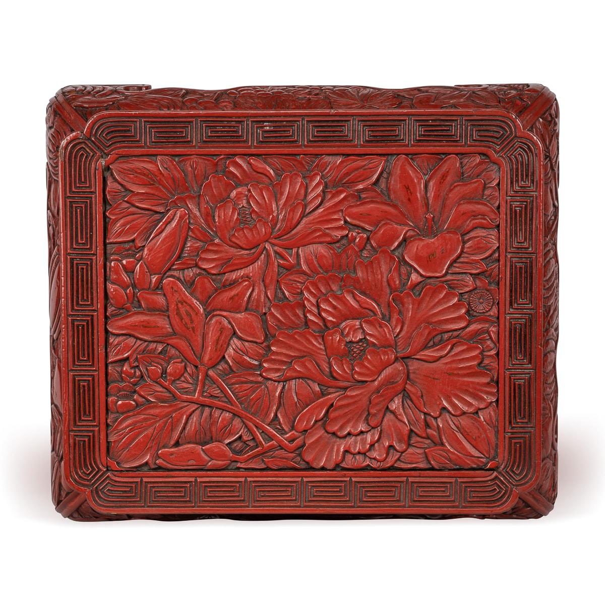 Antiker chinesischer roter Cinnabar-Lack-Blumensockel aus dem 19. Jahrhundert, um 1880 (Spätes 19. Jahrhundert) im Angebot