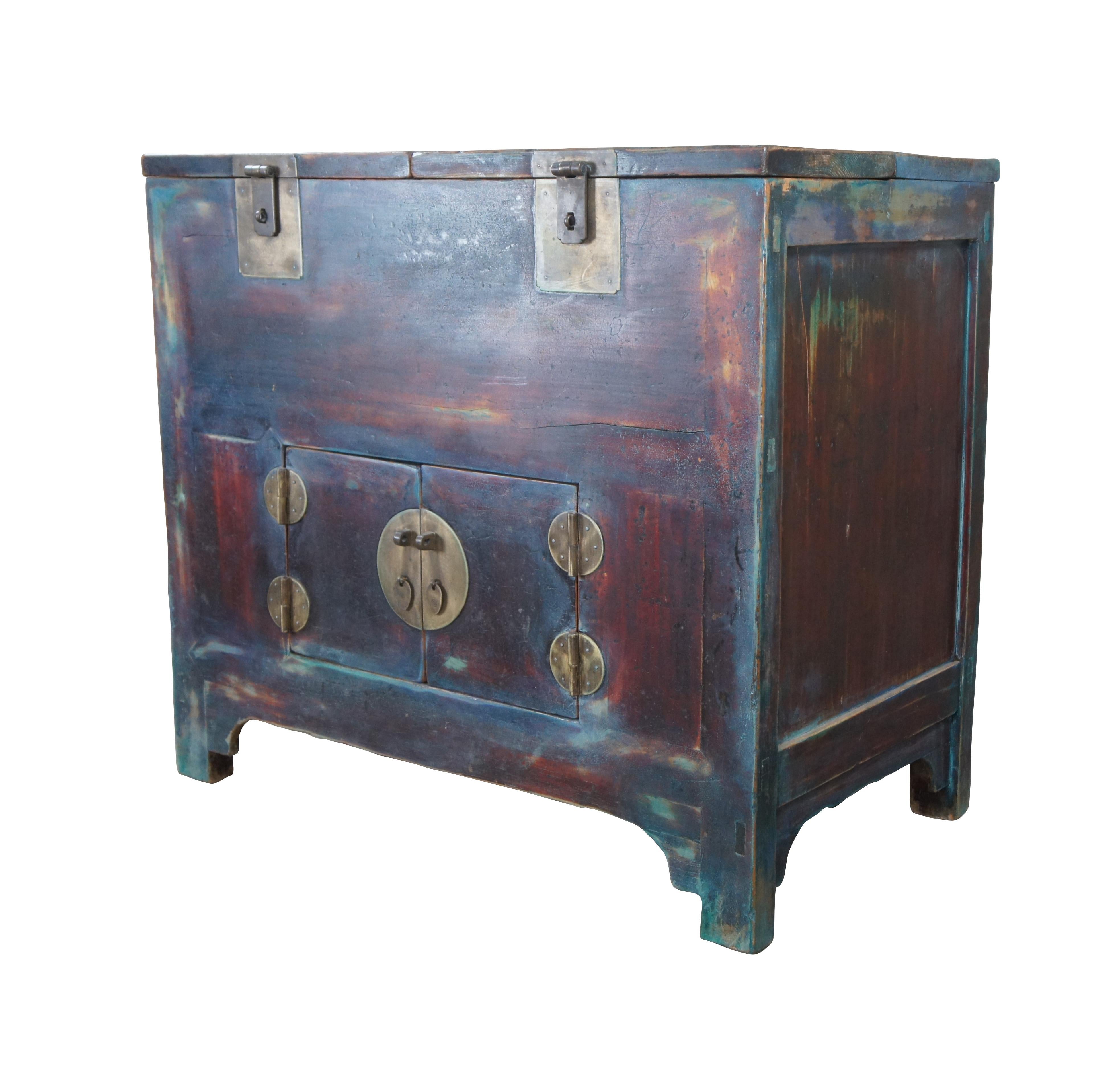 Antique 19th Century Chinese Shandong Ming Style Elm Painted Money Trunk Chest In Good Condition For Sale In Dayton, OH